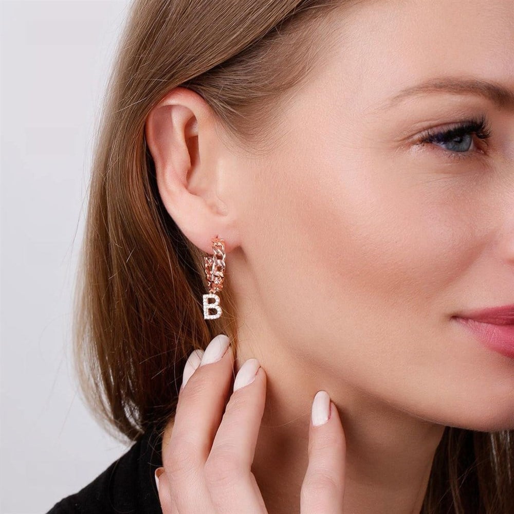 Zincir Model Taşlı Harfli Kişiye Özel Gümüş Küpe