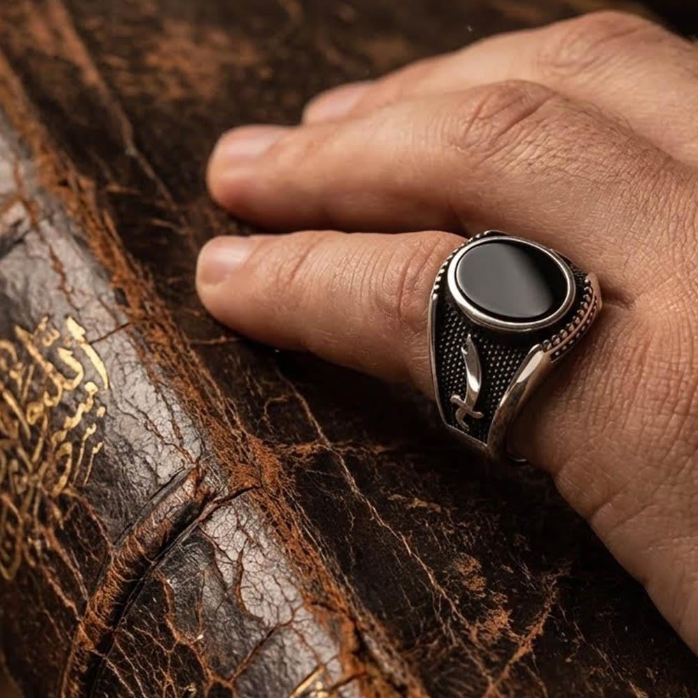 Zülfikar Kılıcı Oval Oniks Taşlı Gümüş YüzükOniks Taşlı Yüzükler