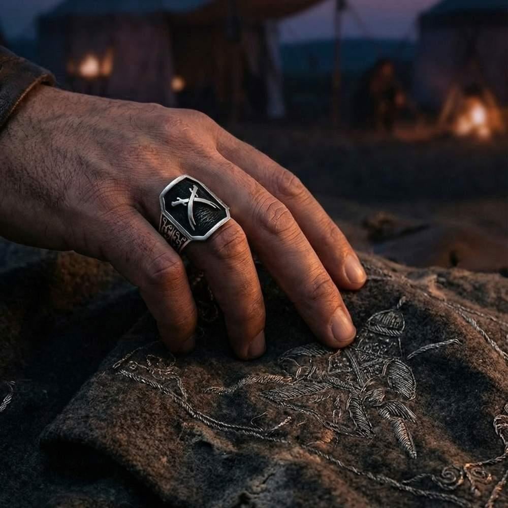 Zülfikar Kılıcı Siyah Zeminli Gümüş YüzükZülfikar Kılıcı Yüzük