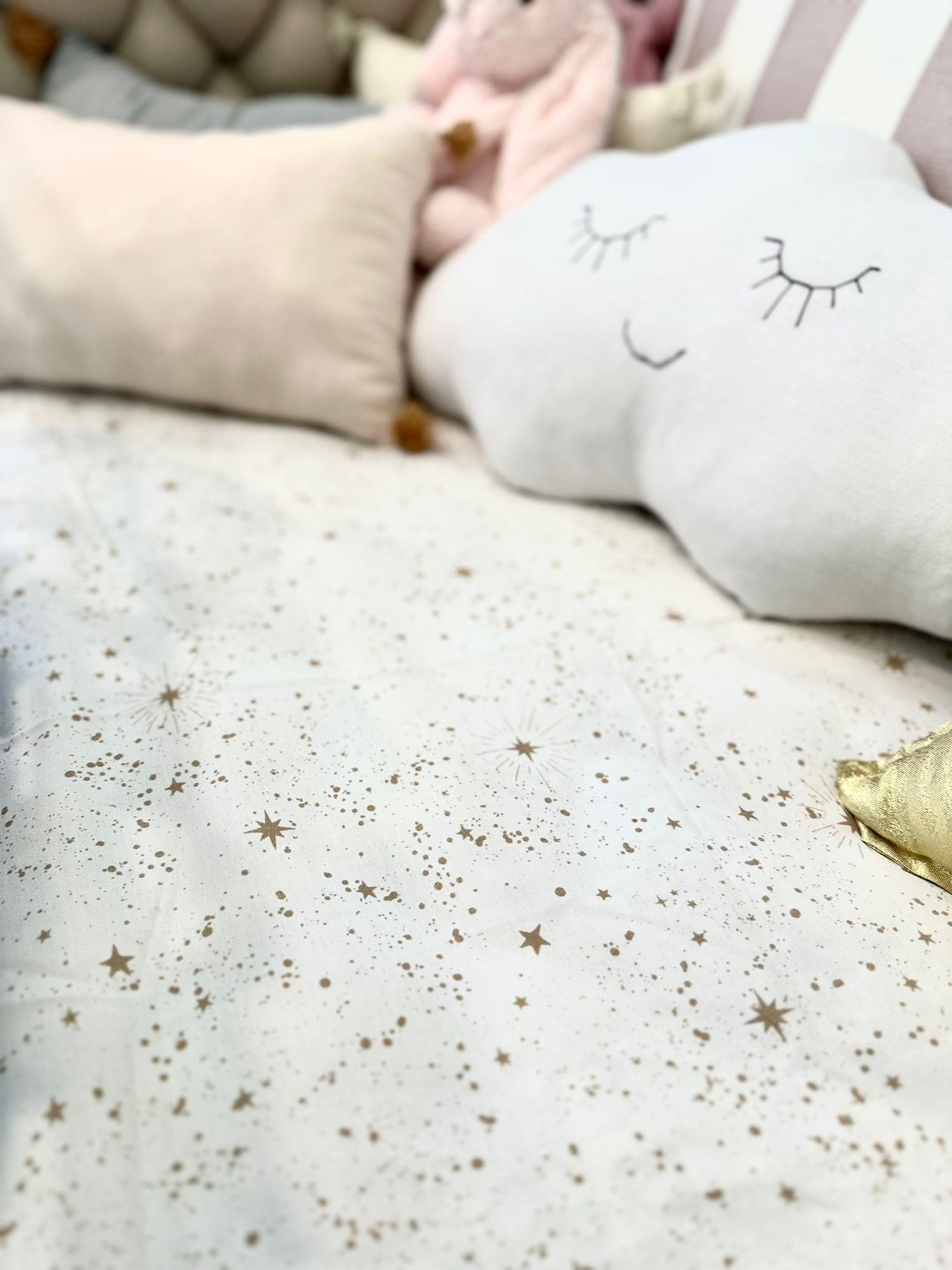 MiniJoyHub Bebek Nevresim Takımı Beyaz Üzeri Bej Yıldızlı