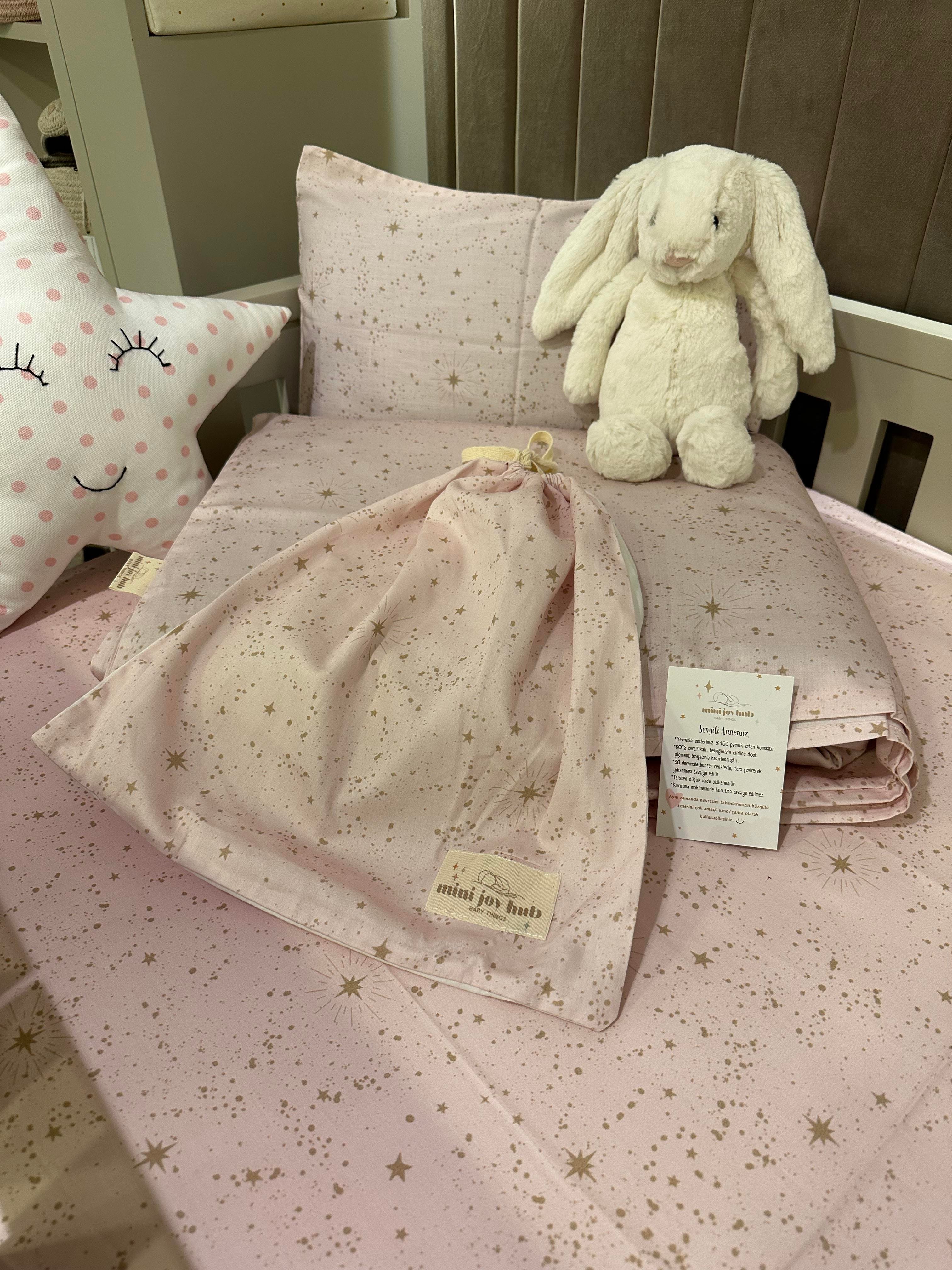 MiniJoyHub Bebek Nevresim Takımı Pembe Üzeri Bej Yıldızlı