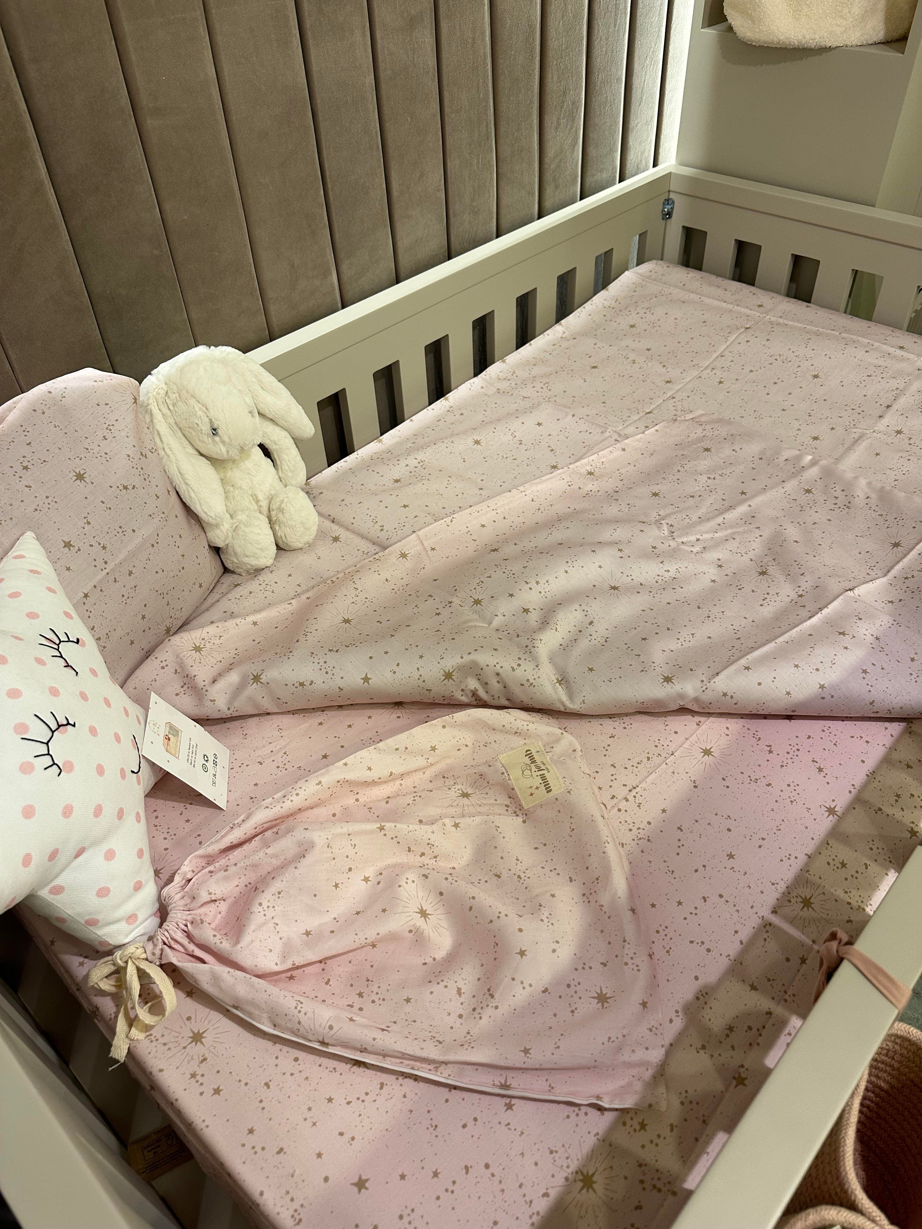 MiniJoyHub Bebek Nevresim Takımı Pembe Üzeri Bej Yıldızlı