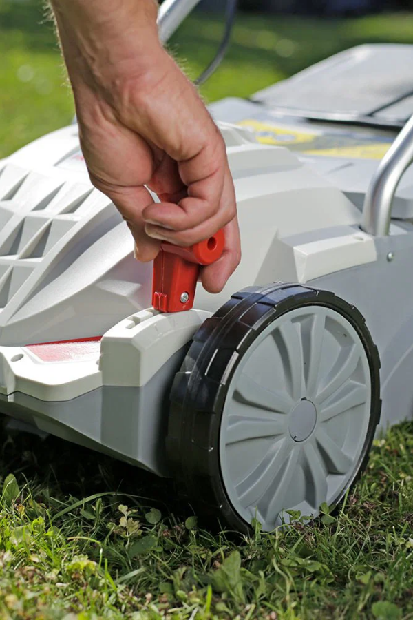Ikra IEVL 1532 Elektrikli Çim Havalandırma