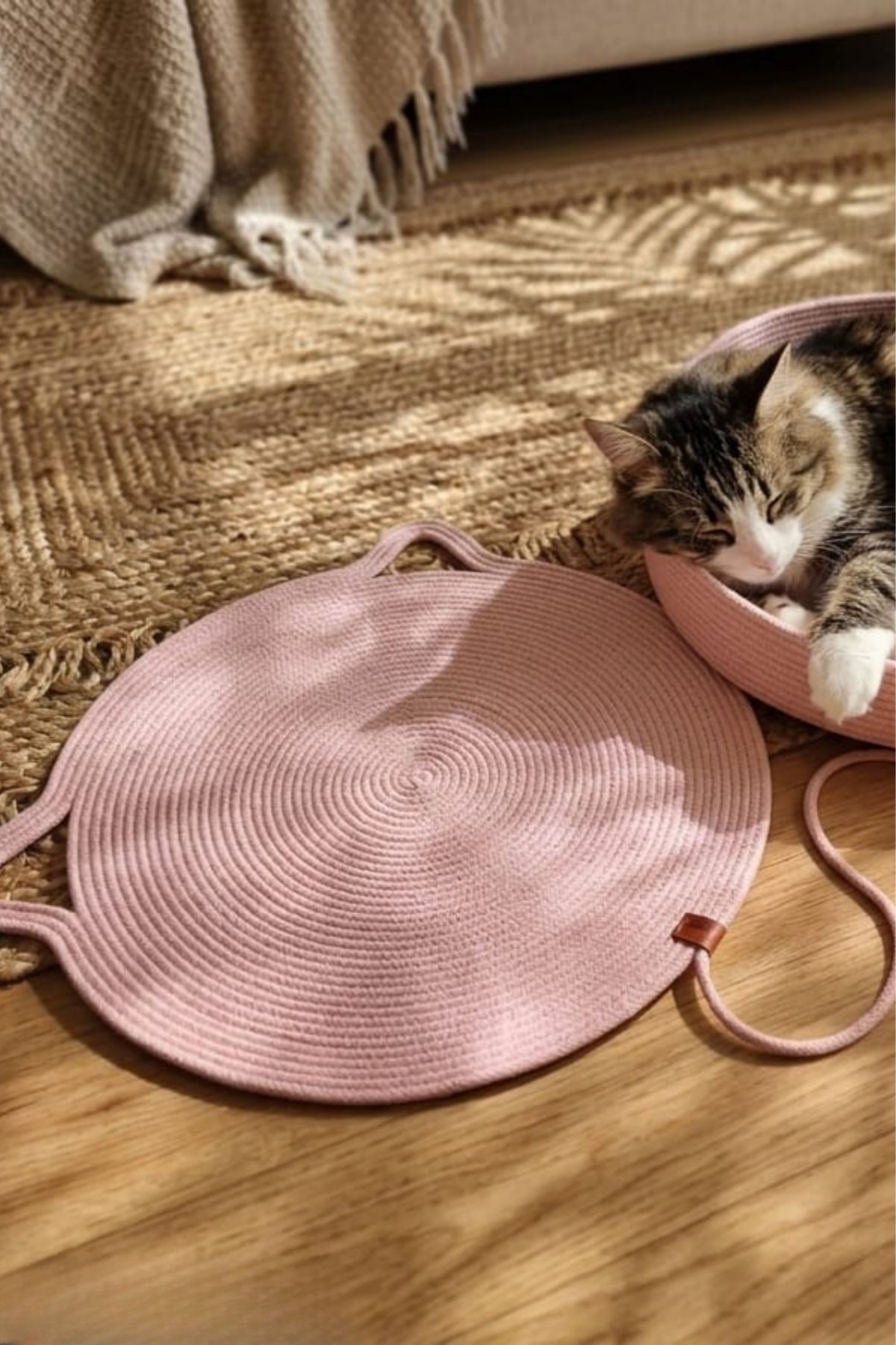Reyo Pet El Yapımı Oyuncaklı Kedi Tırmalama Matı %100 Pamuk İpli Pembe