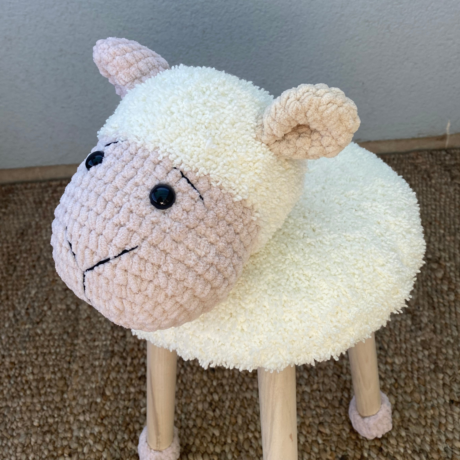 Reyo Hayvan Figürlü Ahşap Amigurumi Çocuk Taburesi Kuzu