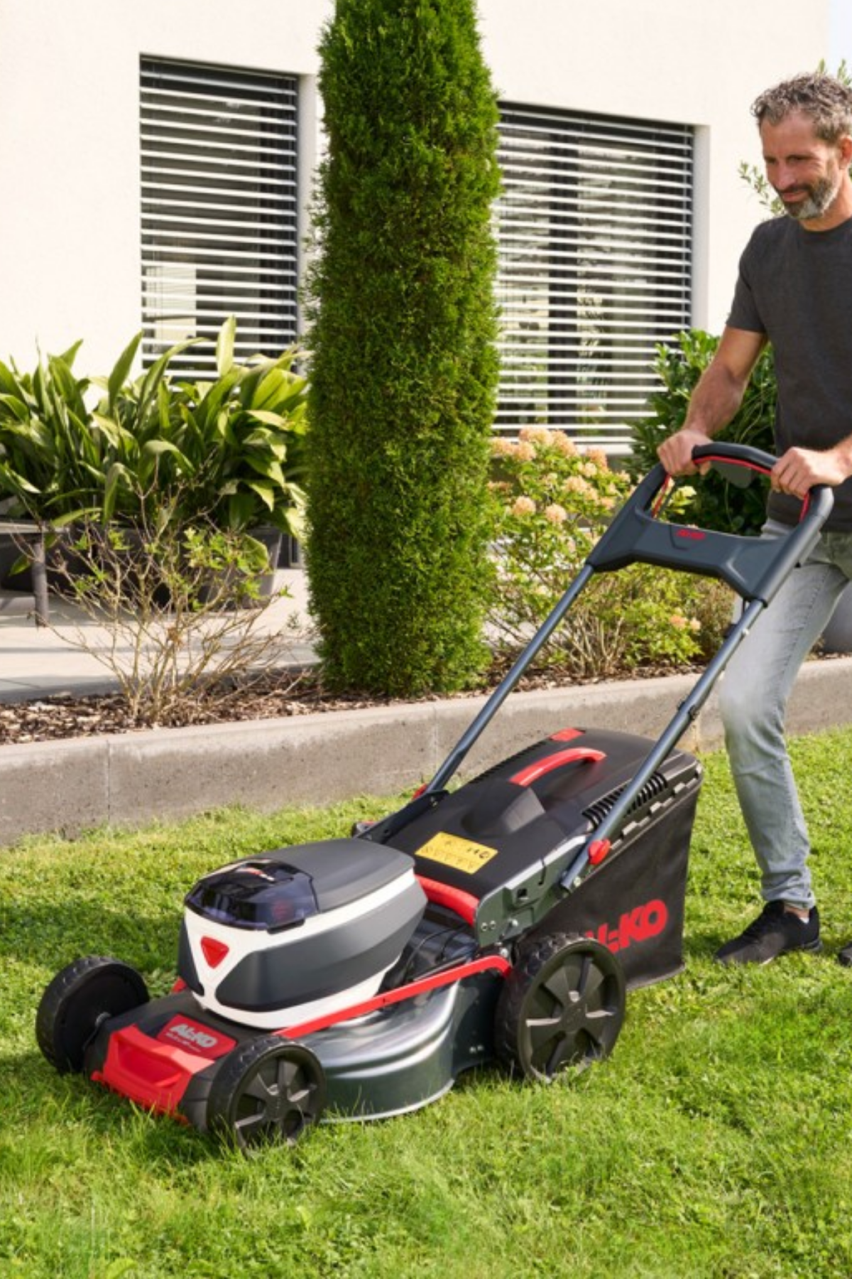AL-KO 114.173 46.6 Li SP Comfort 2x 5 Ah Akü ve Şarj Cihazlı Çim Biçme Makinesi