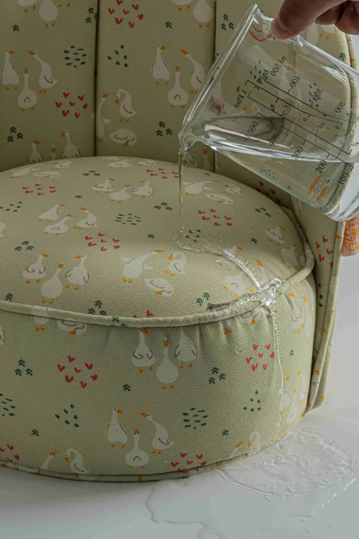 Reyo MiniCozy Lunar Goose Taşınabilir Çocuk Bebek Koltuğu, 1-5 Yaş Ergonomik Çocuk Sandalyesi, Hafif, Sıvı İtici ve Silinebilir Kumaş, Taşınabilir Sandalye