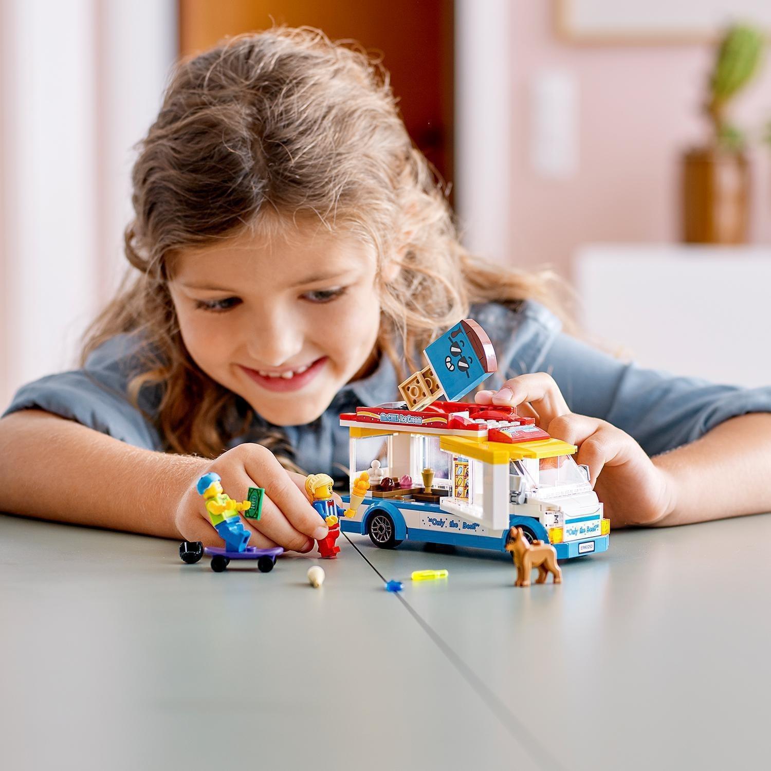 Lego City Dondurma Arabası 60253 Çocuklar için Yaratıcı Oyuncak Yapım Seti (200 Parça)