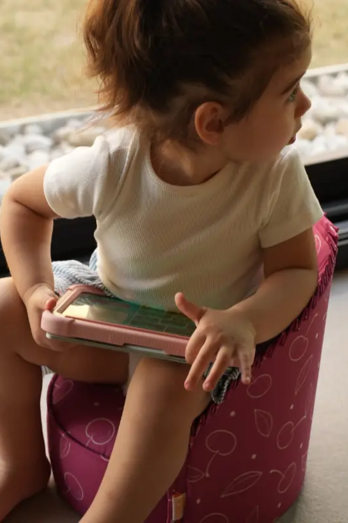 Reyo MiniCozy Cosmo Taşınabilir Çocuk Bebek Koltuğu, 1-5 Yaş Ergonomik Çocuk Sandalyesi, Hafif, Sıvı İtici ve Silinebilir Kumaş, Taşınabilir Sandalye