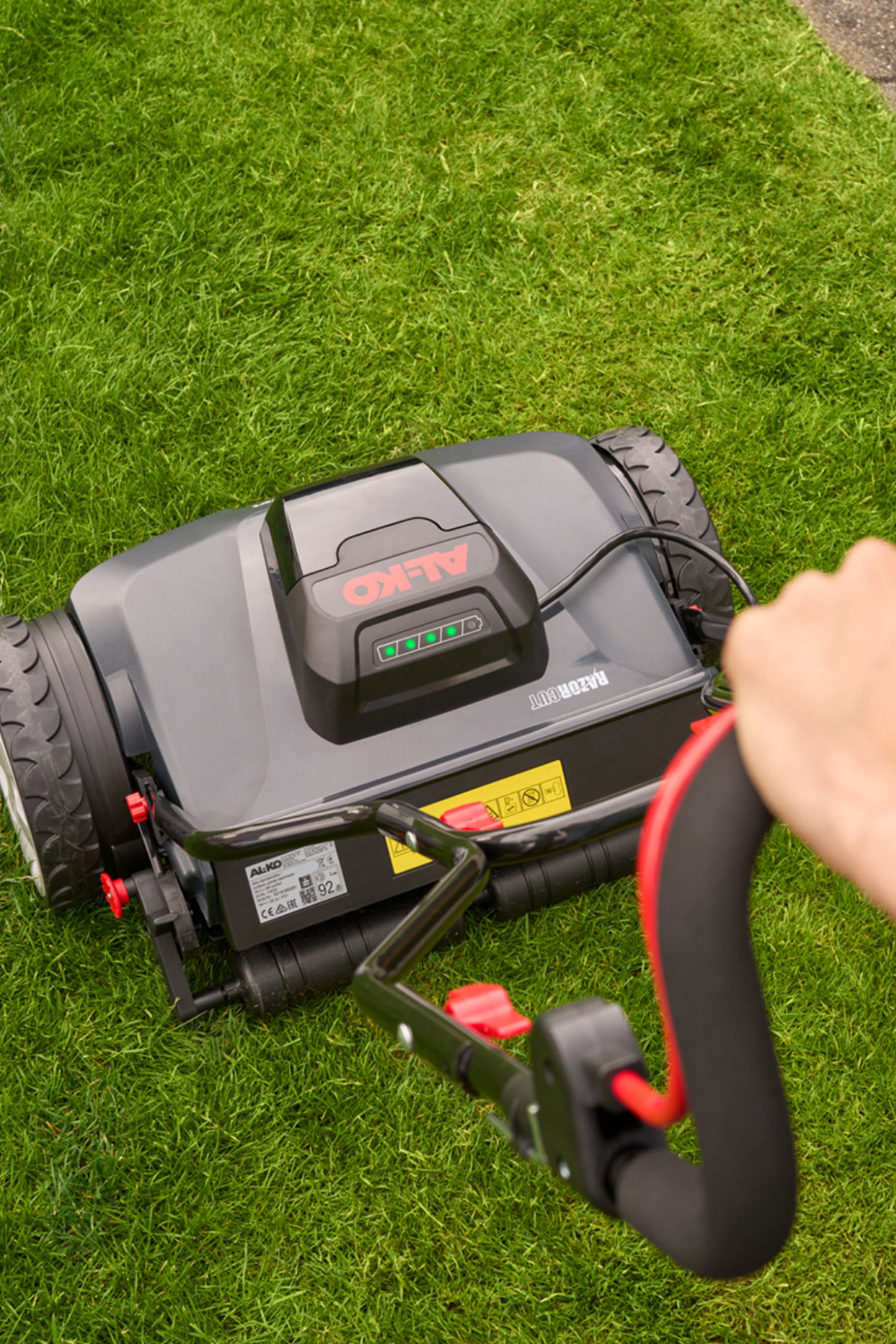 AL-KO 114.176 Razor Cut 38.6 Li HM Comfort Akülü Silindir Çim Biçme Makinesi