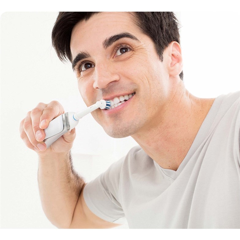 Oral-B Pro 750 Pembe Şarj Edilebilir Seyahat Kabı Hediyeli Diş Fırçası