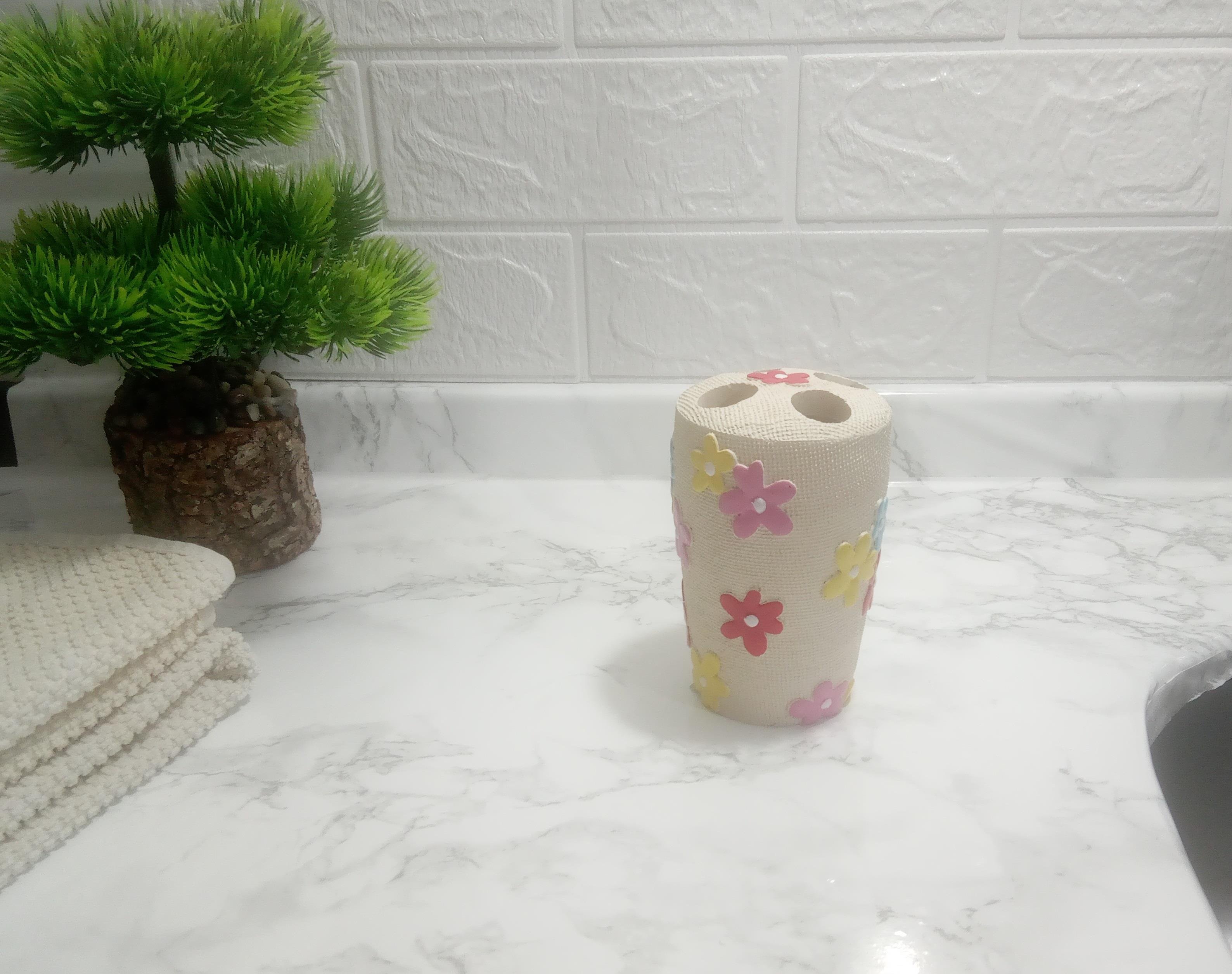 2 Adet Diş Fırçalık Renkli Papatyalı Poliresin 5X5X11Cm Banyo Seti  