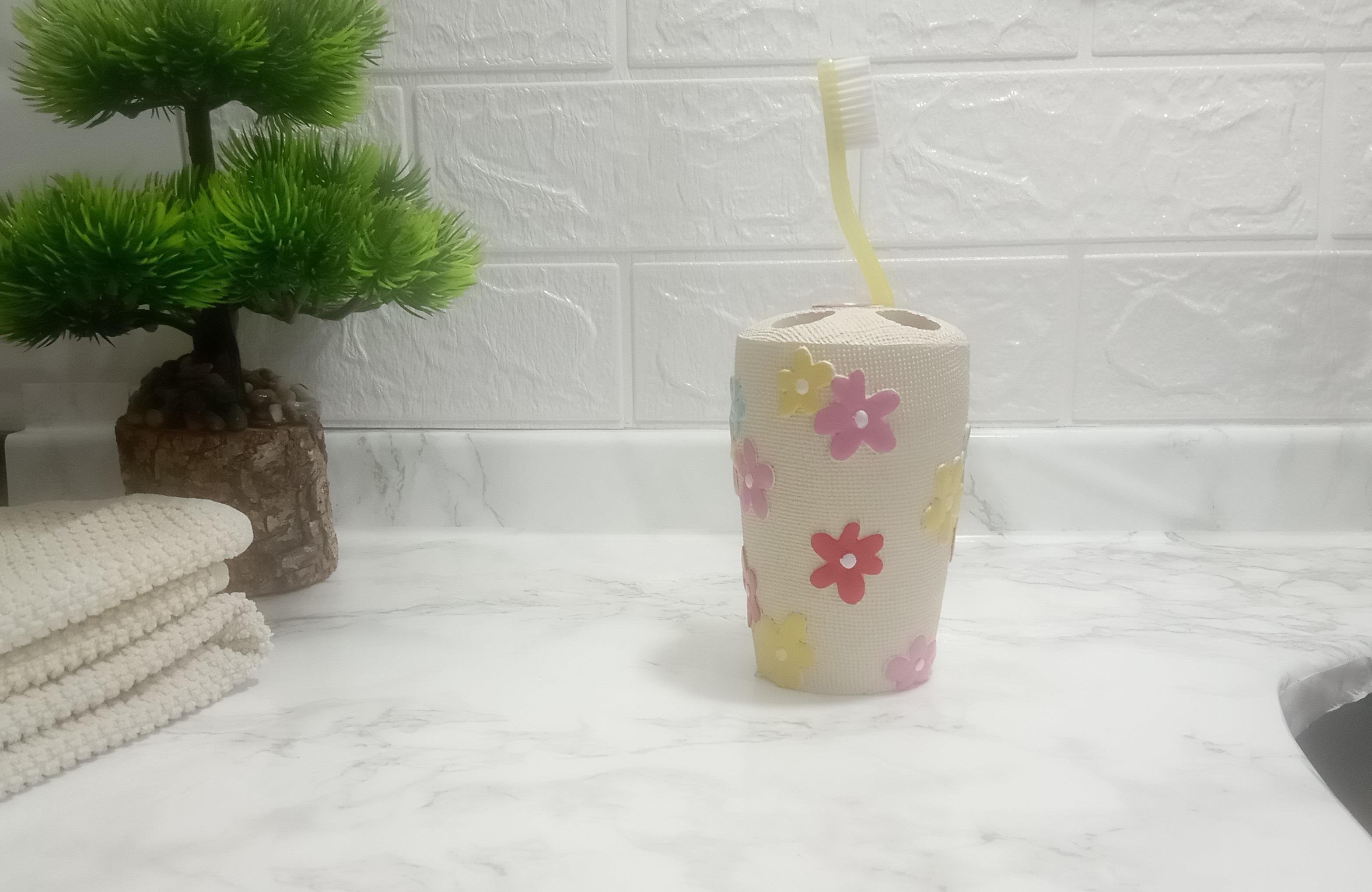 2 Adet Diş Fırçalık Renkli Papatyalı Poliresin 5X5X11Cm Banyo Seti  