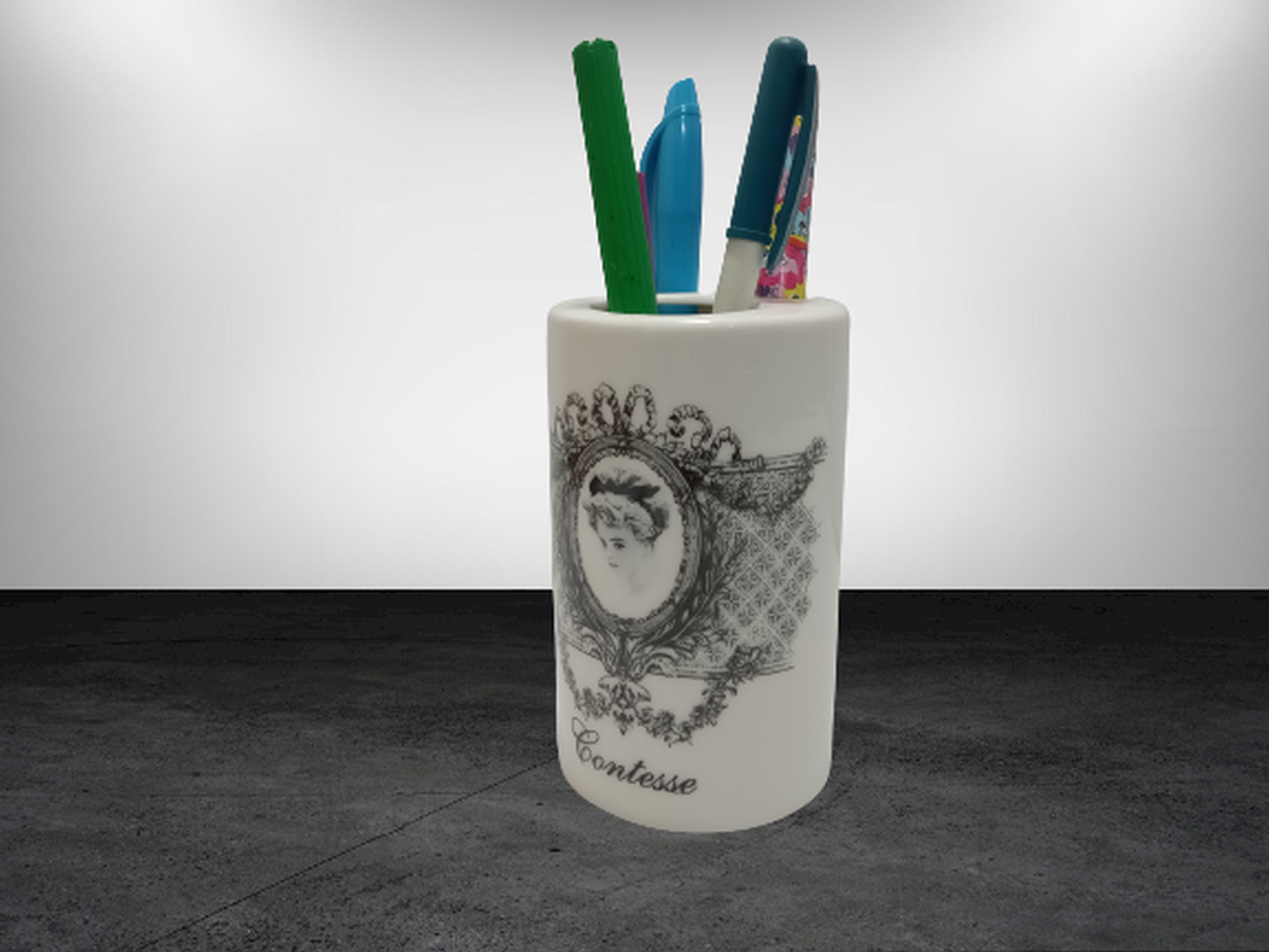 2 Adet Kalemlik Kraliçe Model Seramik Ofis Gereci  7X7X11Cm