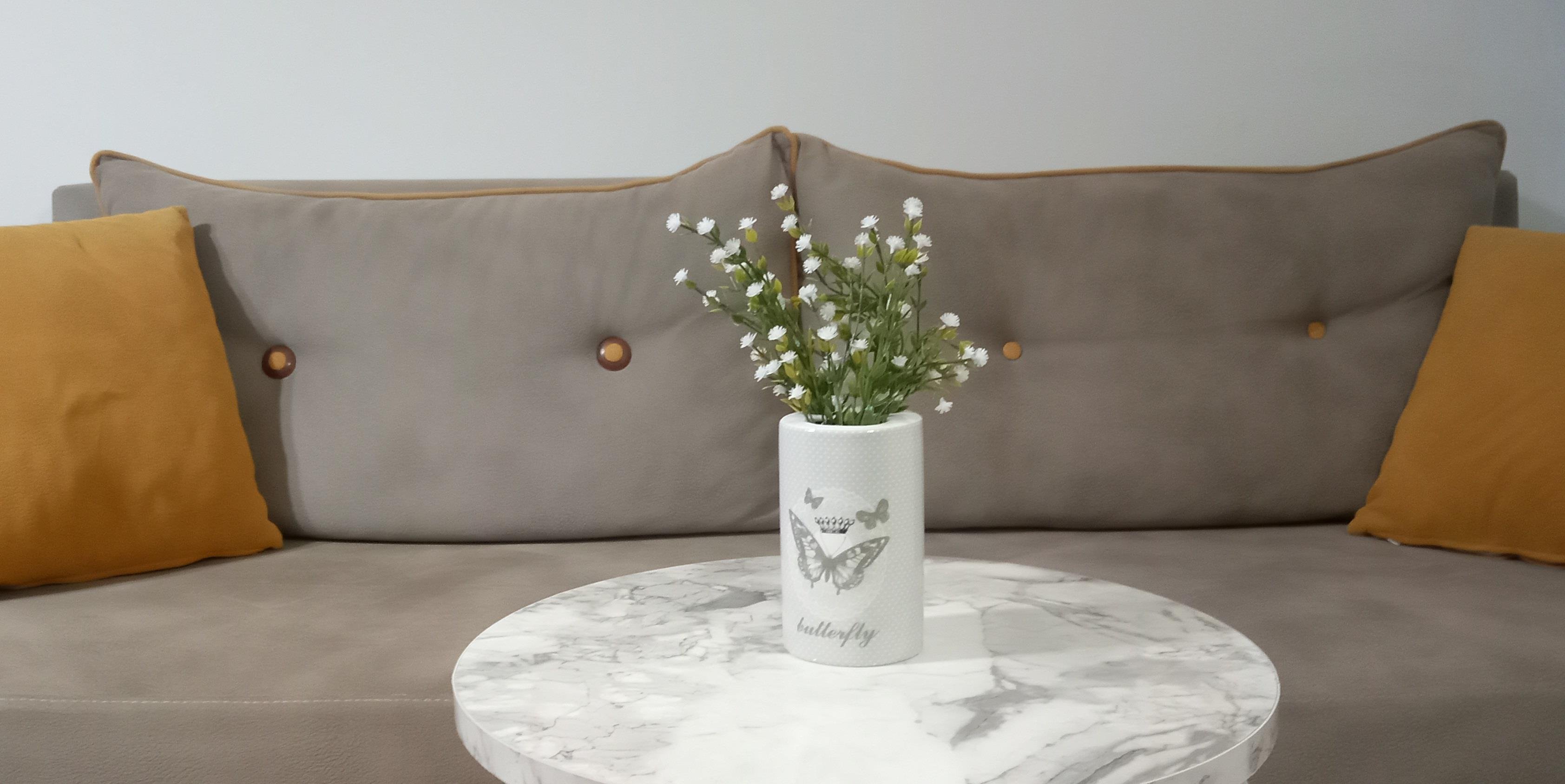 2 Adet Vazo Dahil,Vazoda Çiçek,Beyaz Yapay Çiçek,Vazo Dekoratif Kelebek Desenli 7X7X16Cm