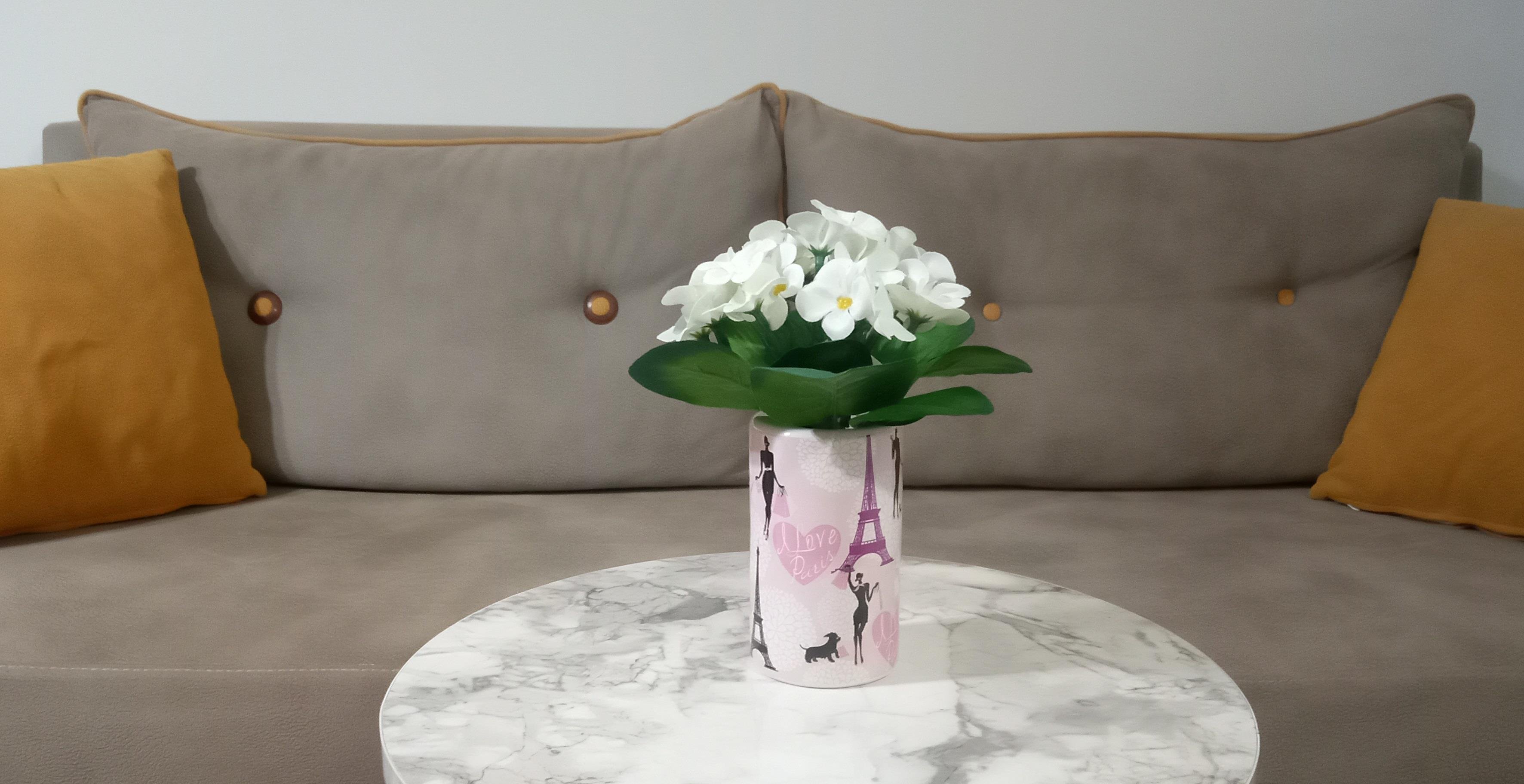 2 Adet Vazo Dahil,Vazoda Çiçek,Beyaz Yapay Çiçek,Vazo Dekoratif  Kızlı Paris Desenli 7X7X16Cm