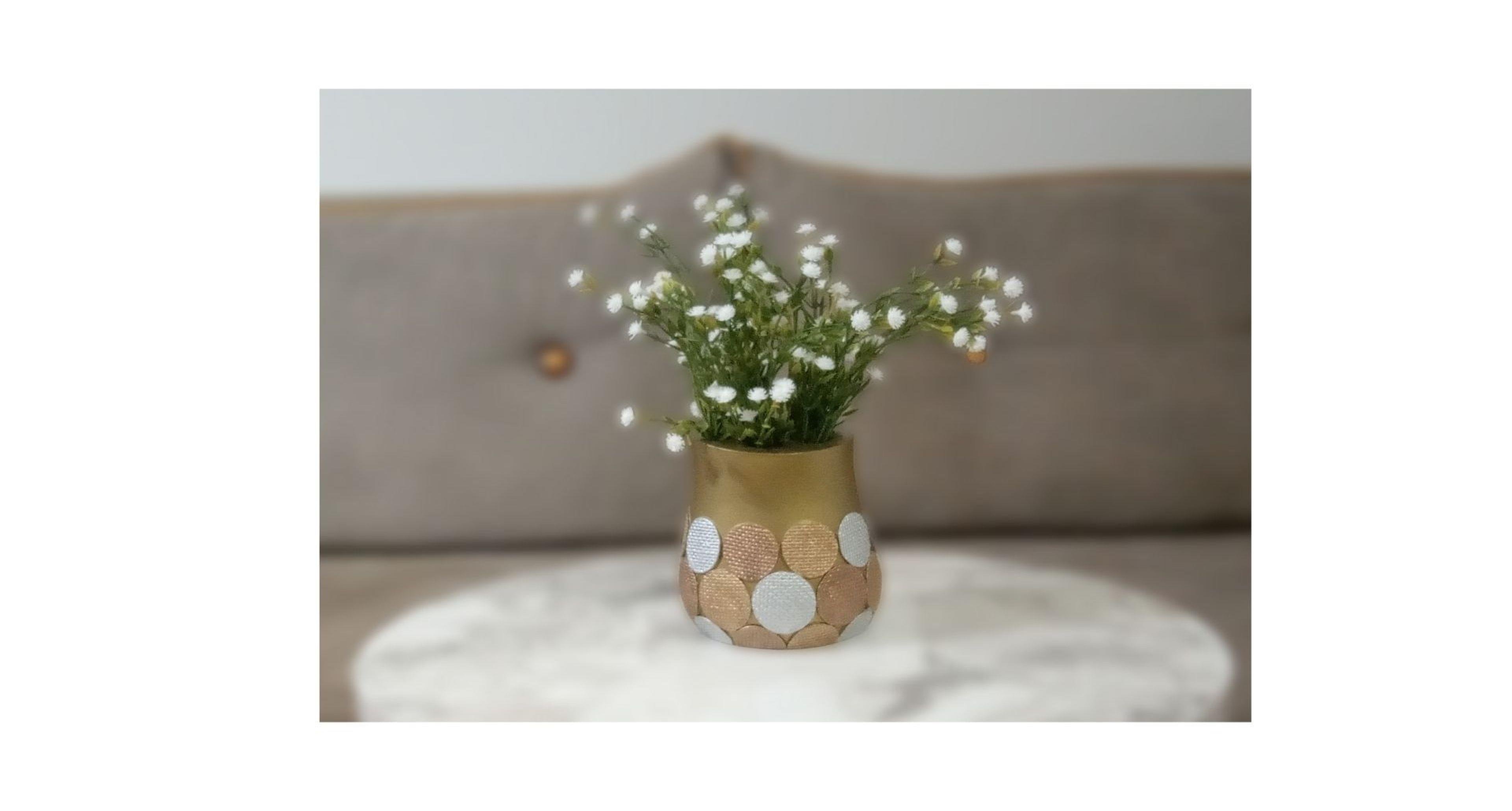 2 Adet Vazo Dahil,Vazoda Çiçek,Beyaz Yapay Çiçek,Vazo Dekoratif Altın Puanlı Poliresin 9X9X15Cm  