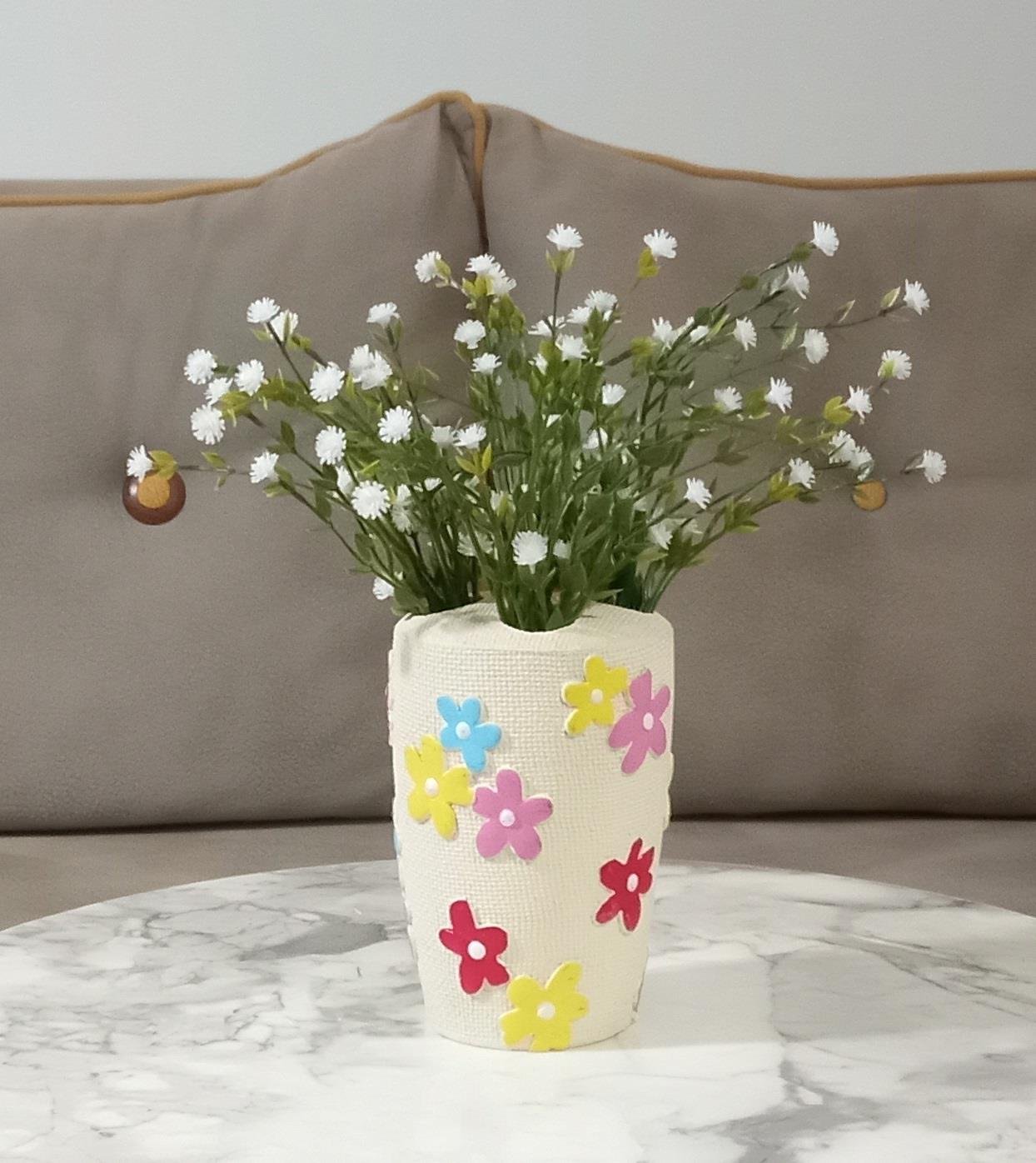 2 Adet Vazo Dahil,Vazoda Çiçek,Beyaz Yapay Çiçek,Vazo Dekoratif Renkli Papatyalı Poliresin 5X5X16Cm 