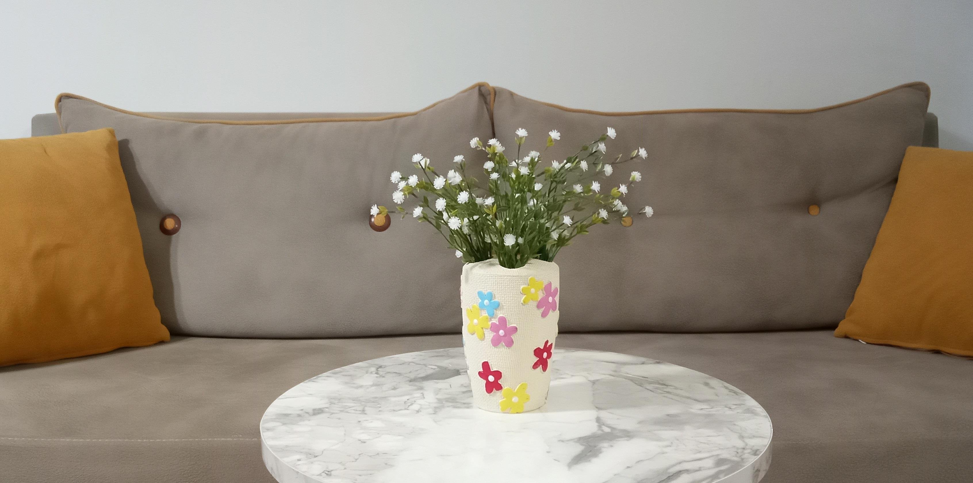 2 Adet Vazo Dahil,Vazoda Çiçek,Beyaz Yapay Çiçek,Vazo Dekoratif Renkli Papatyalı Poliresin 5X5X16Cm 