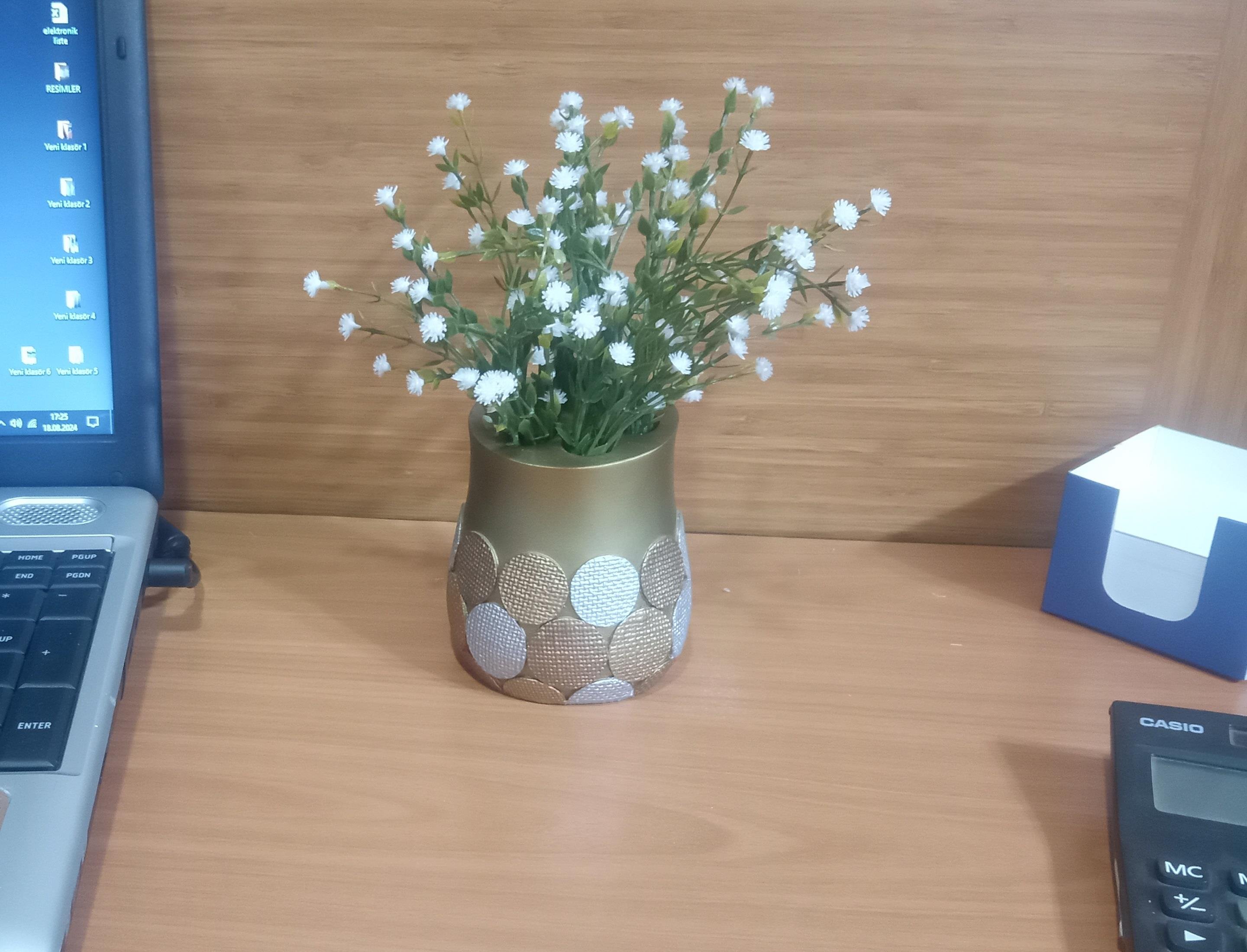 2 Adet Vazo Dahil,Vazoda Çiçek,Beyaz Yapay Çiçek,Vazo Dekoratif Altın Puanlı Poliresin 9X9X15Cm  