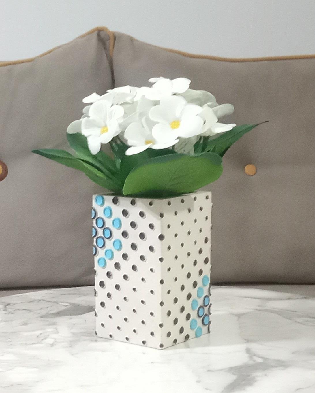 2 Adet Vazo Dahil,Vazoda Çiçek,Beyaz Yapay Çiçek,Vazo Dekoratif  Puanlı Poliresin 6X6X15Cm 