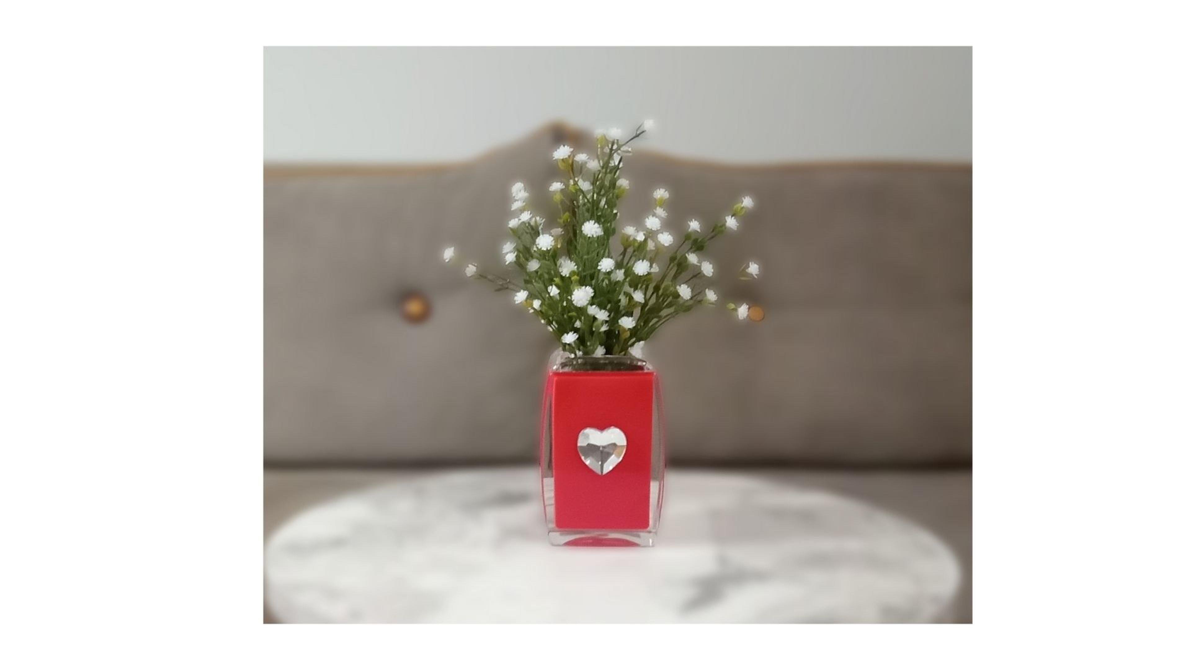 2 Adet Vazo Dahil,Vazoda Çiçek,Beyaz Yapay Çiçek,Vazo Dekoratif Kristal Taşlı Kırmızı Kalpli  6X6X16Cm 