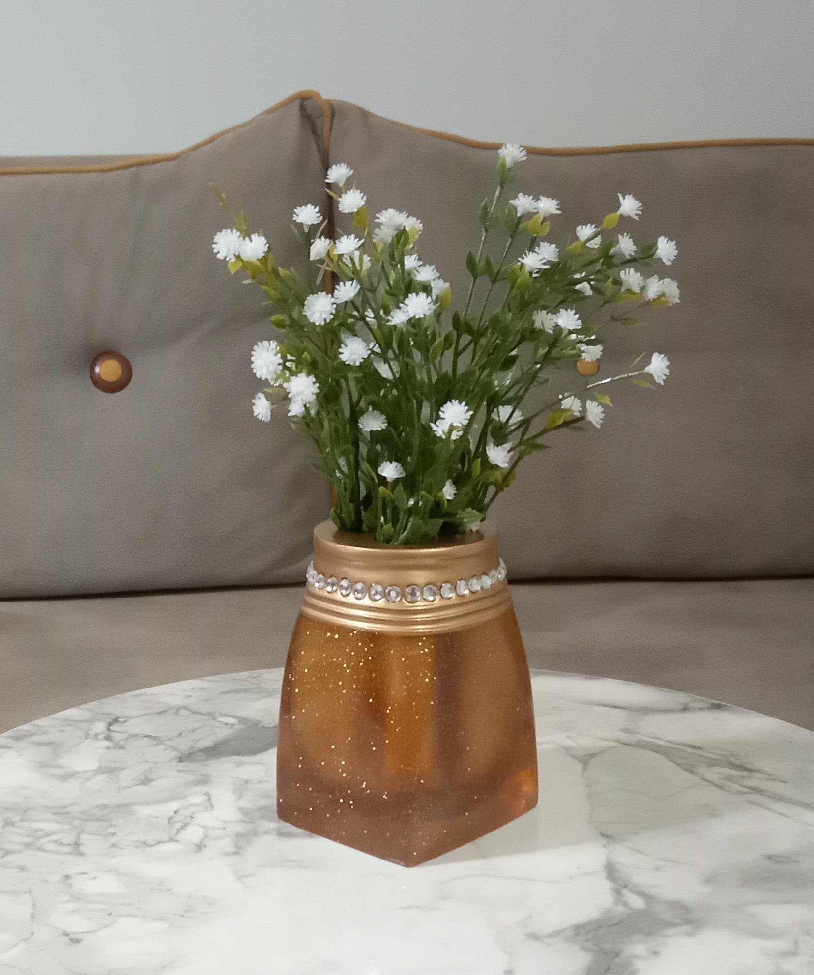 2 Adet Vazo Dahil,Vazoda Çiçek,Beyaz Yapay Çiçek,Vazo Dekoratif Taşlı Altın Poliresin 7X7X15Cm 