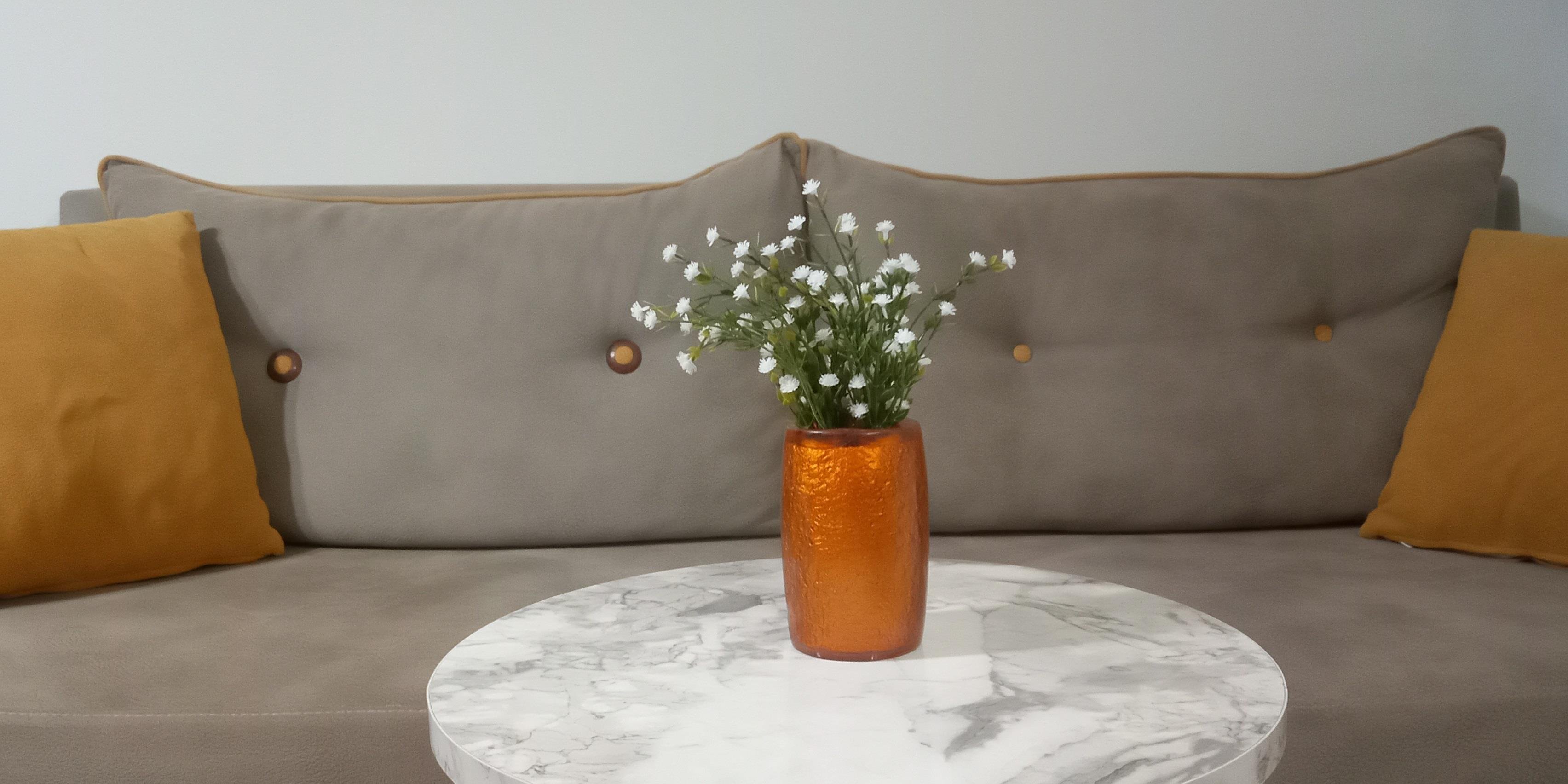 2 Adet Vazo Dahil,Vazoda Çiçek,Beyaz Yapay Çiçek,Vazo Dekoratif Altın Renkli Poliresin  5X5X12Cm