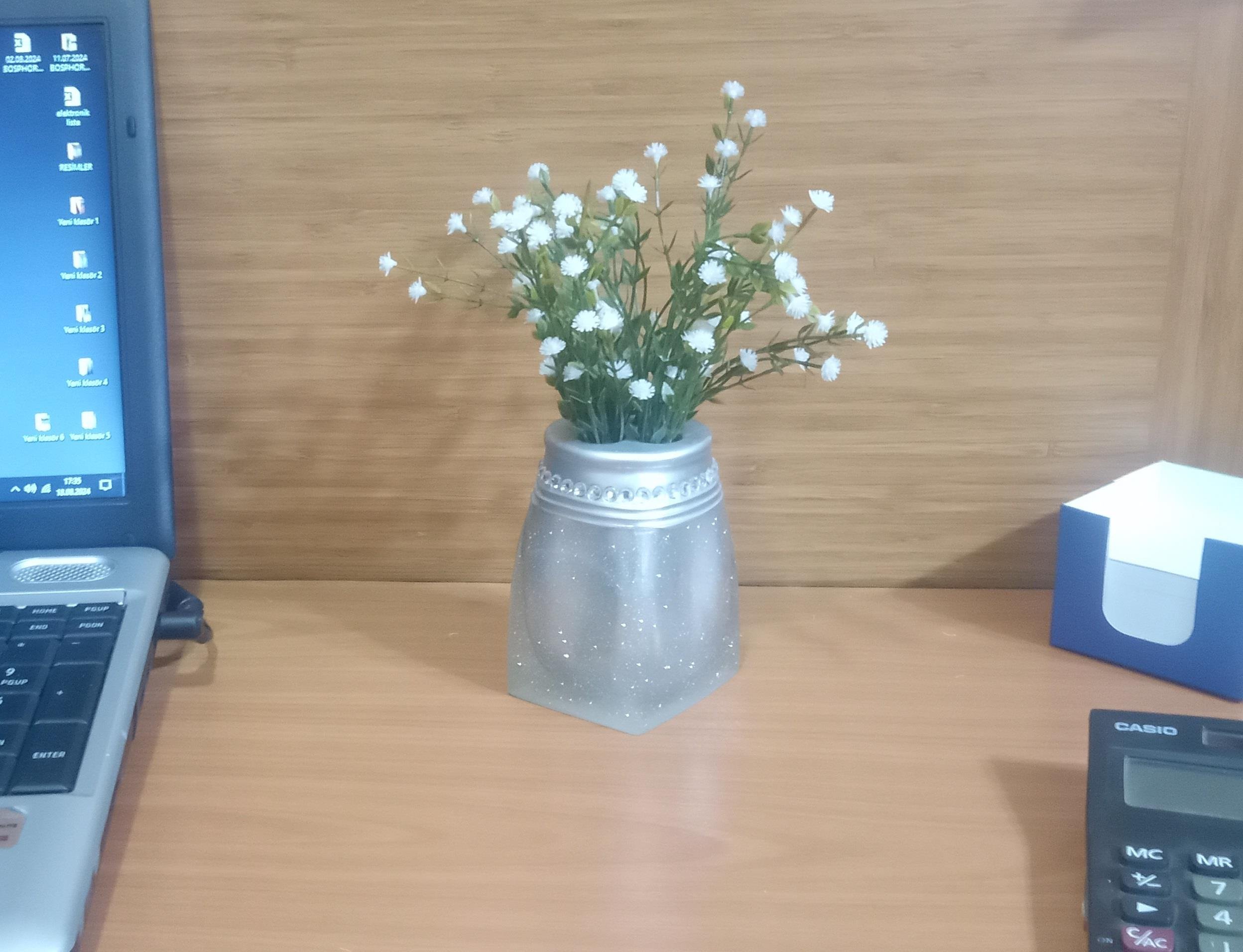 2 Adet Vazo Dahil,Vazoda Çiçek,Beyaz Yapay Çiçek,Vazo Dekoratif Kristal Taşlı Gümüş Poliresin 7X7X15Cm 