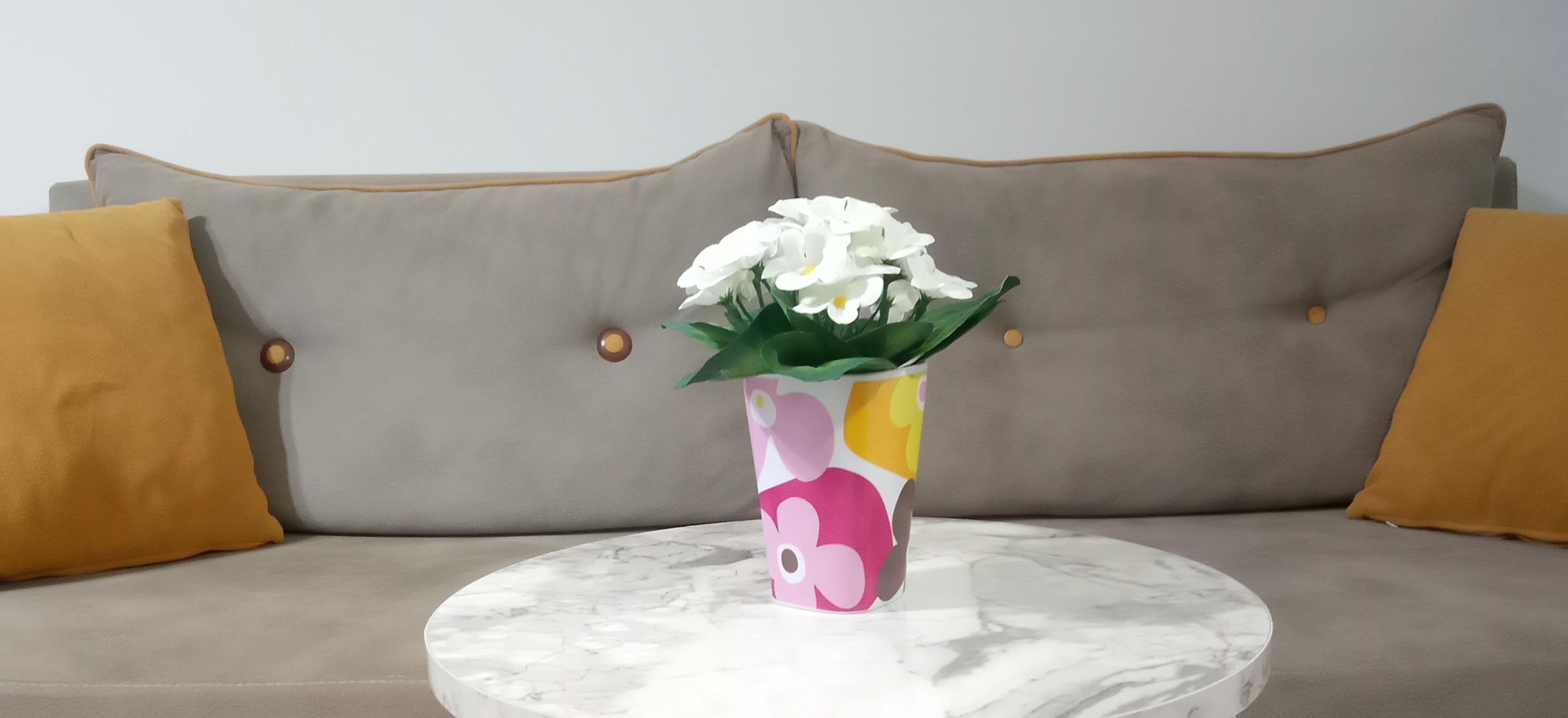 2 Adet Vazo Dahil,Vazoda Çiçek,Beyaz Yapay Çiçek,Vazo Dekoratif Kırmızı Papatya  7X7X16Cm 