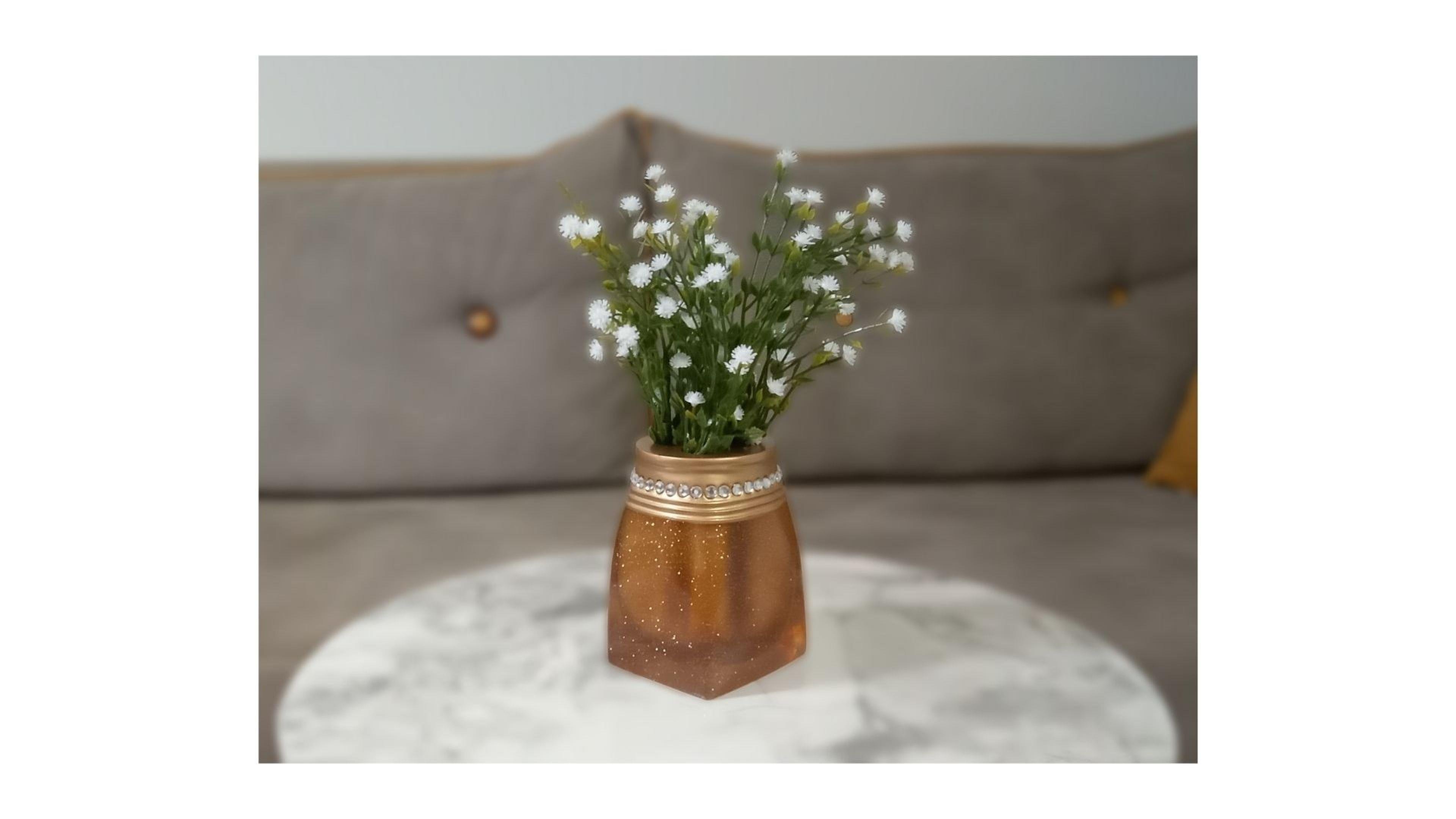 2 Adet Vazo Dahil,Vazoda Çiçek,Beyaz Yapay Çiçek,Vazo Dekoratif Taşlı Altın Poliresin 7X7X15Cm 