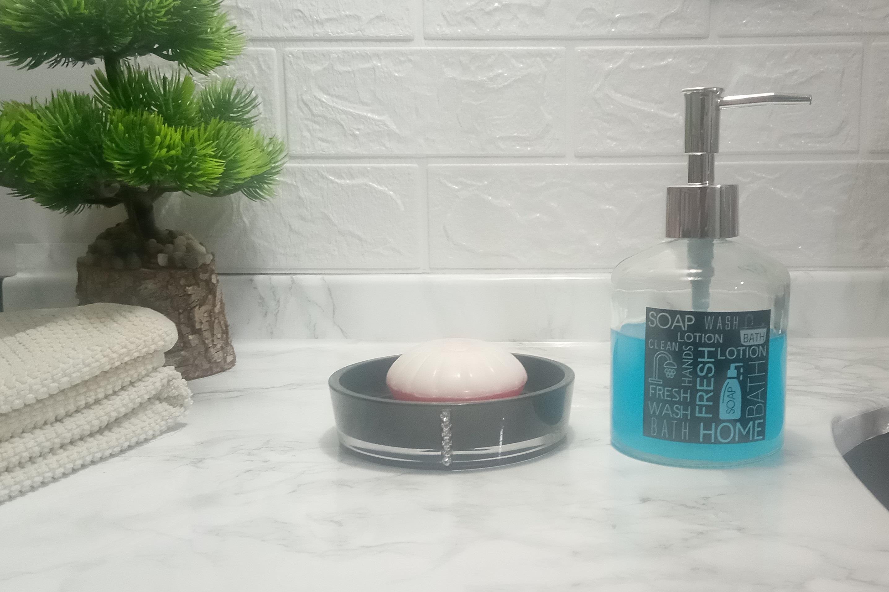 Banyo Seti,Siyah Etiketli Cam Sıvı Sabunluk Ve Akrilik Siyah Taşlı Sabunluk 