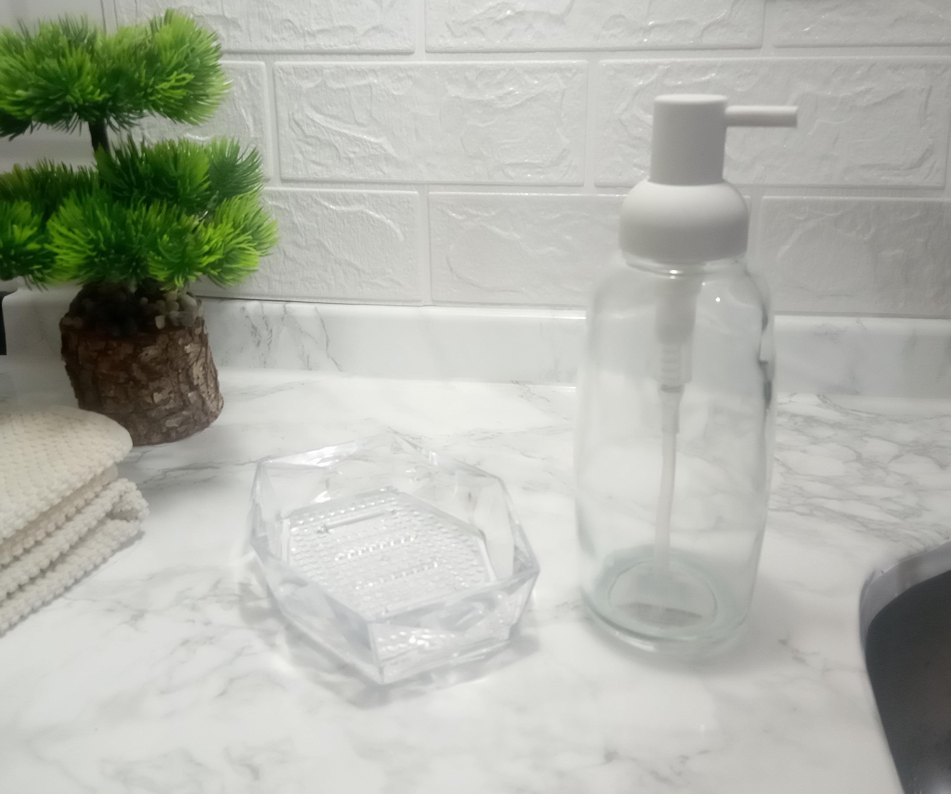 Bayaz Pompalı Cam Sıvı Sabunluk Ve Sabunluk 2 Li Banyo Seti