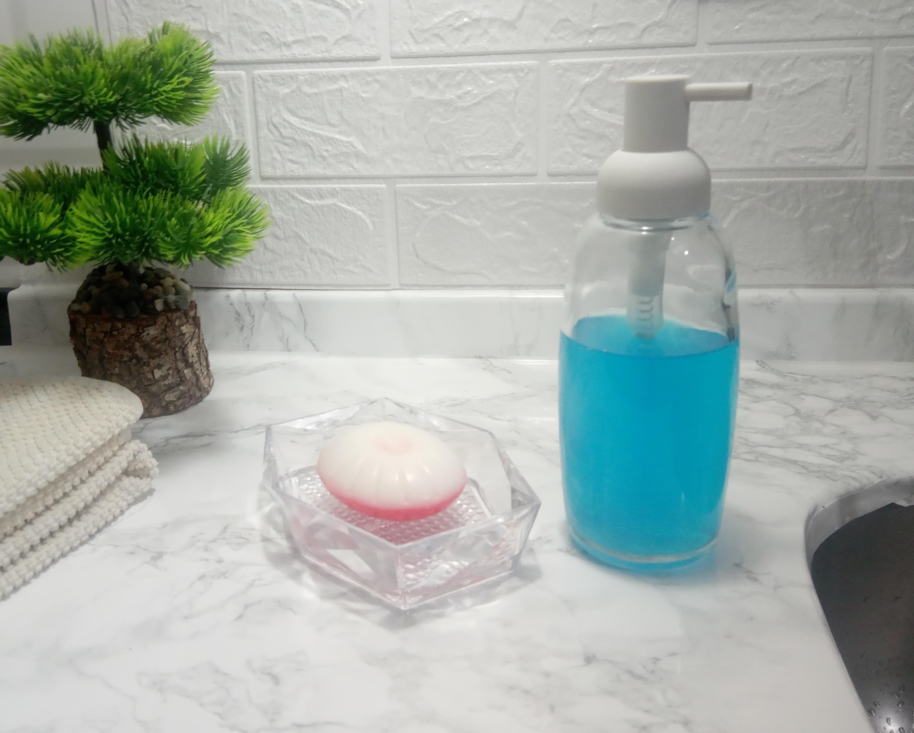 Bayaz Pompalı Cam Sıvı Sabunluk Ve Sabunluk 2 Li Banyo Seti