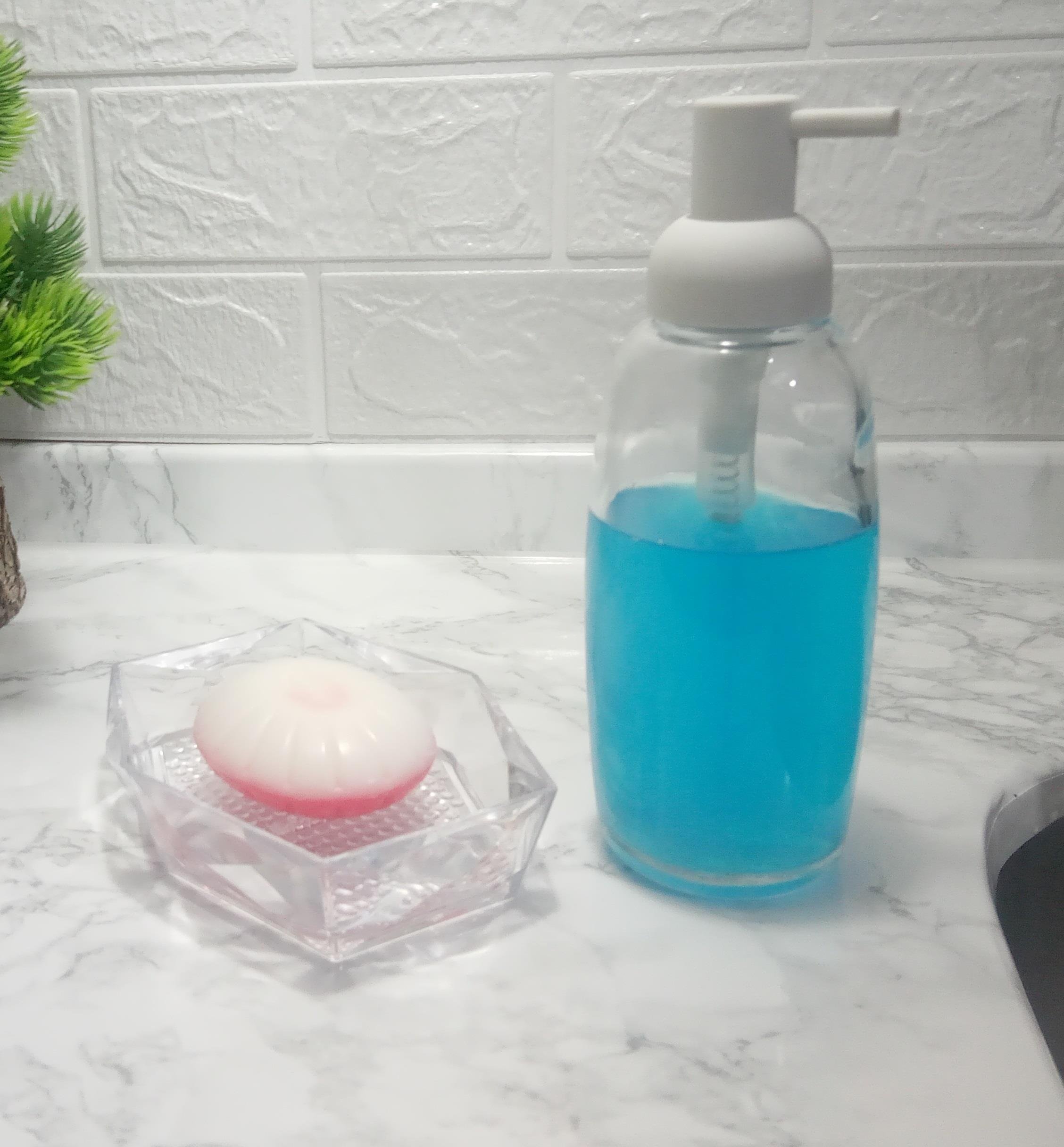 Bayaz Pompalı Cam Sıvı Sabunluk Ve Sabunluk 2 Li Banyo Seti