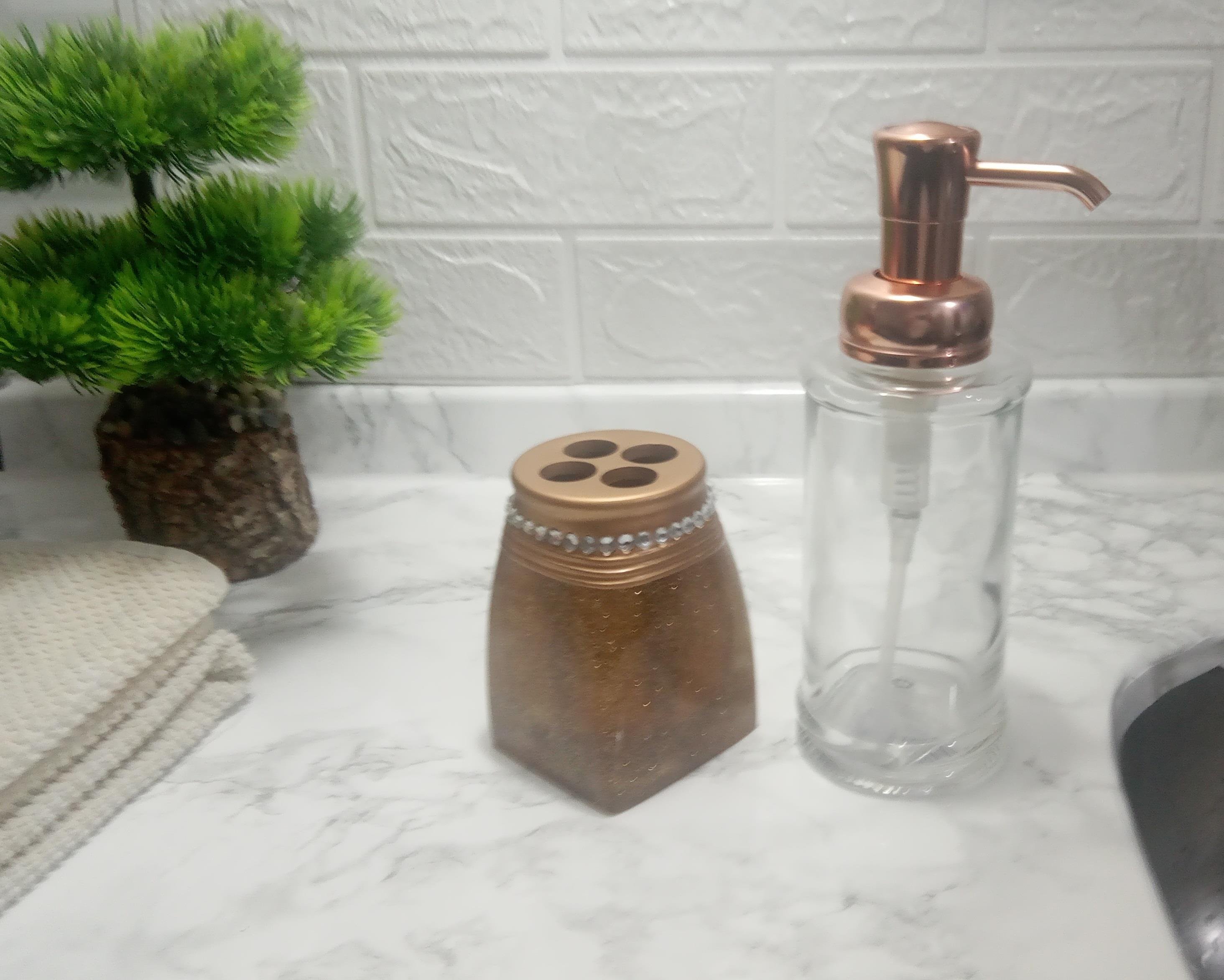 Cam Sıvı Sabunluk Ve Taşlı Altın Diş Fırçalık 2 Li Banyo Seti