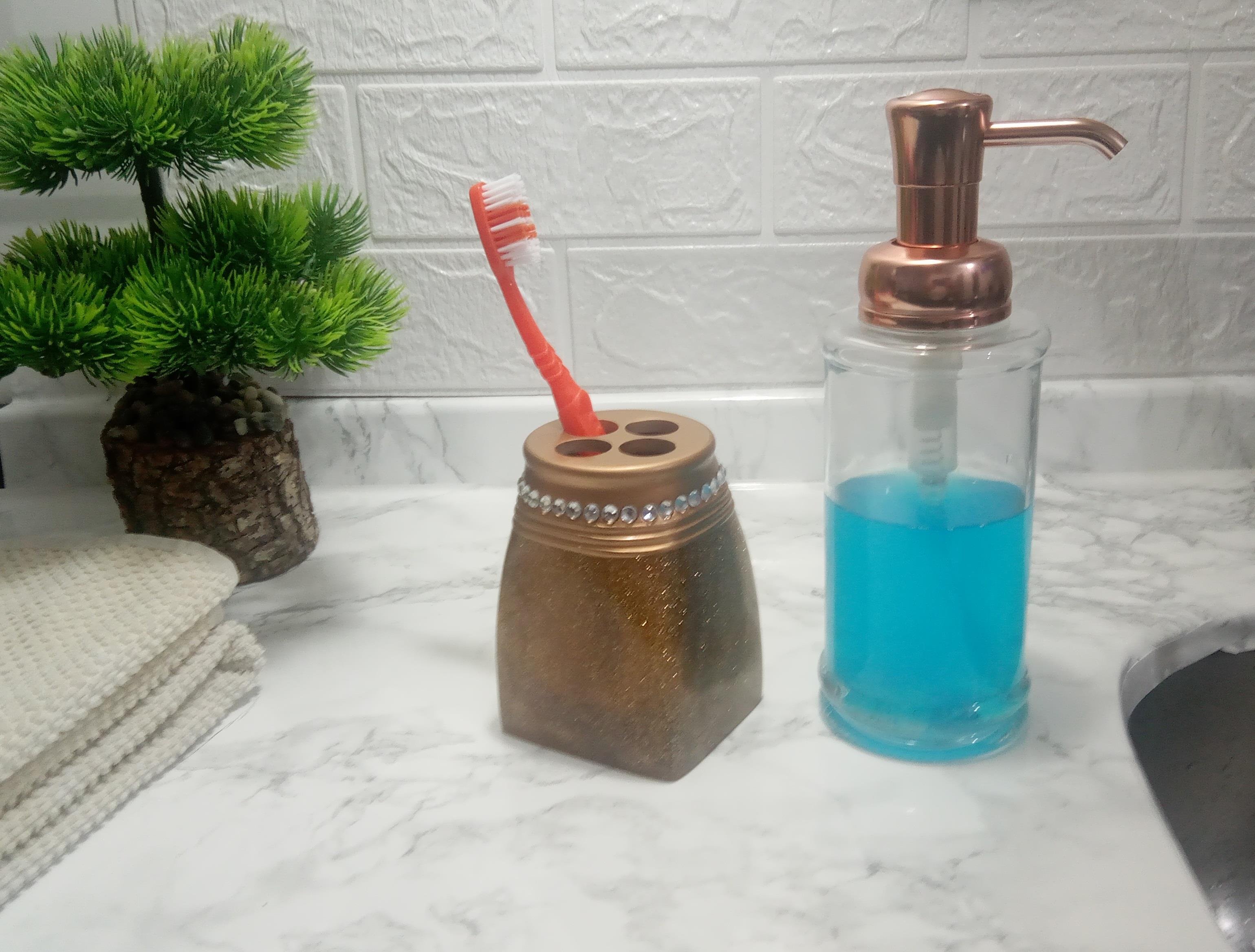 Cam Sıvı Sabunluk Ve Taşlı Altın Diş Fırçalık 2 Li Banyo Seti