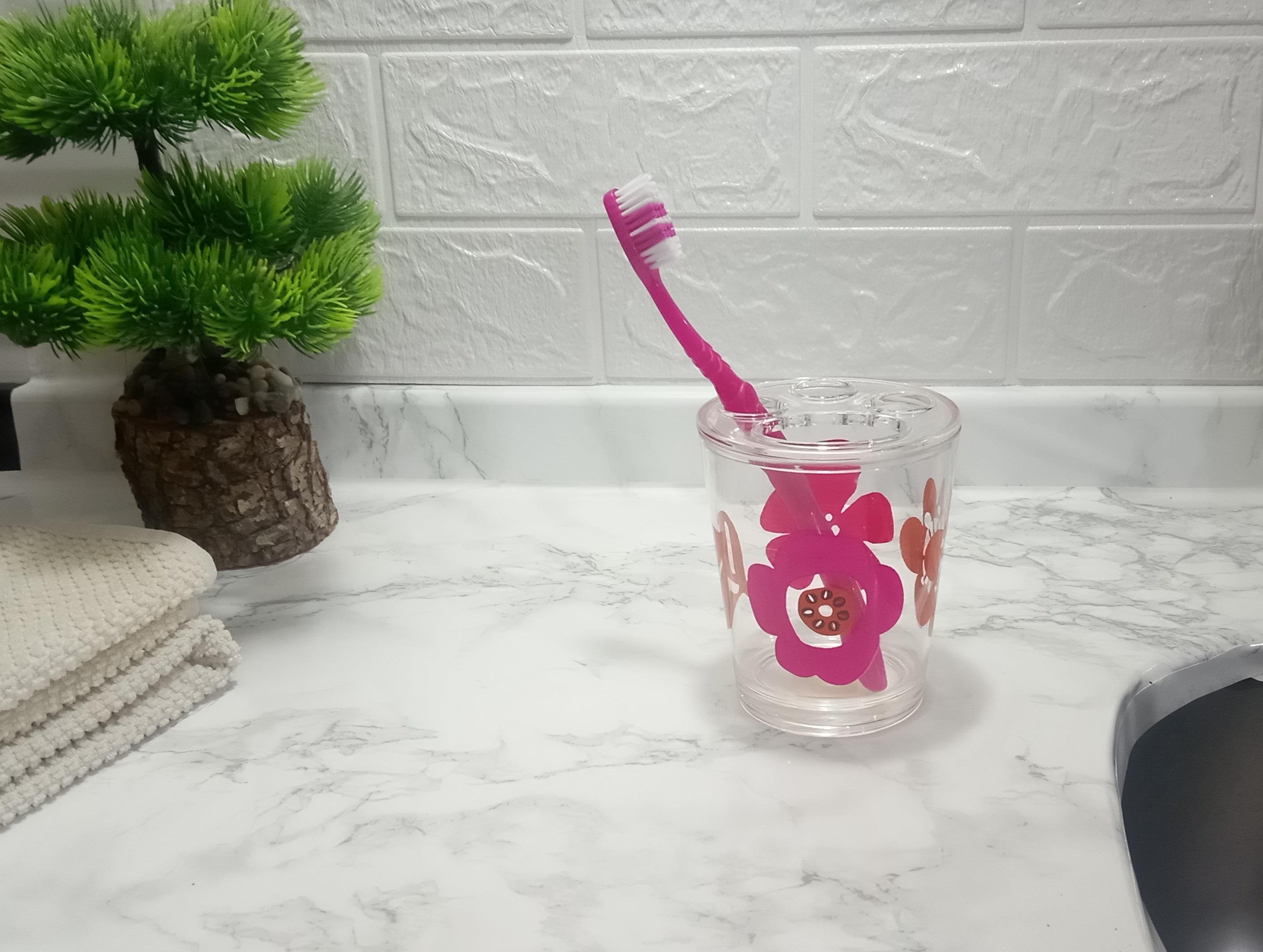 Diş Fırçalık Kırmızı Papatya Akrilik 8x8x9cm