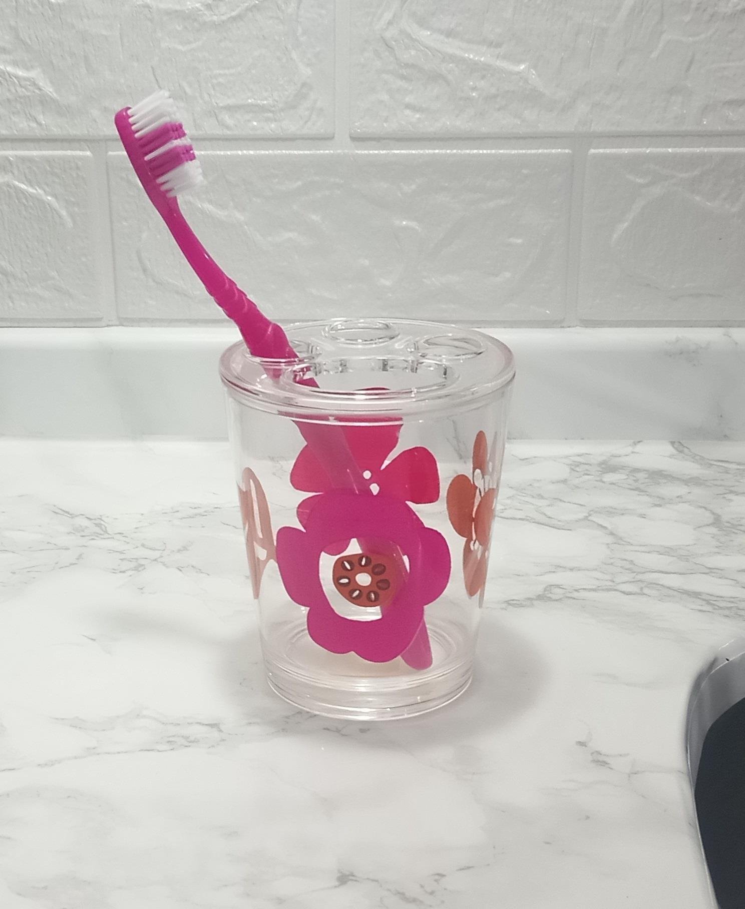 Diş Fırçalık Kırmızı Papatya Akrilik 8x8x9cm