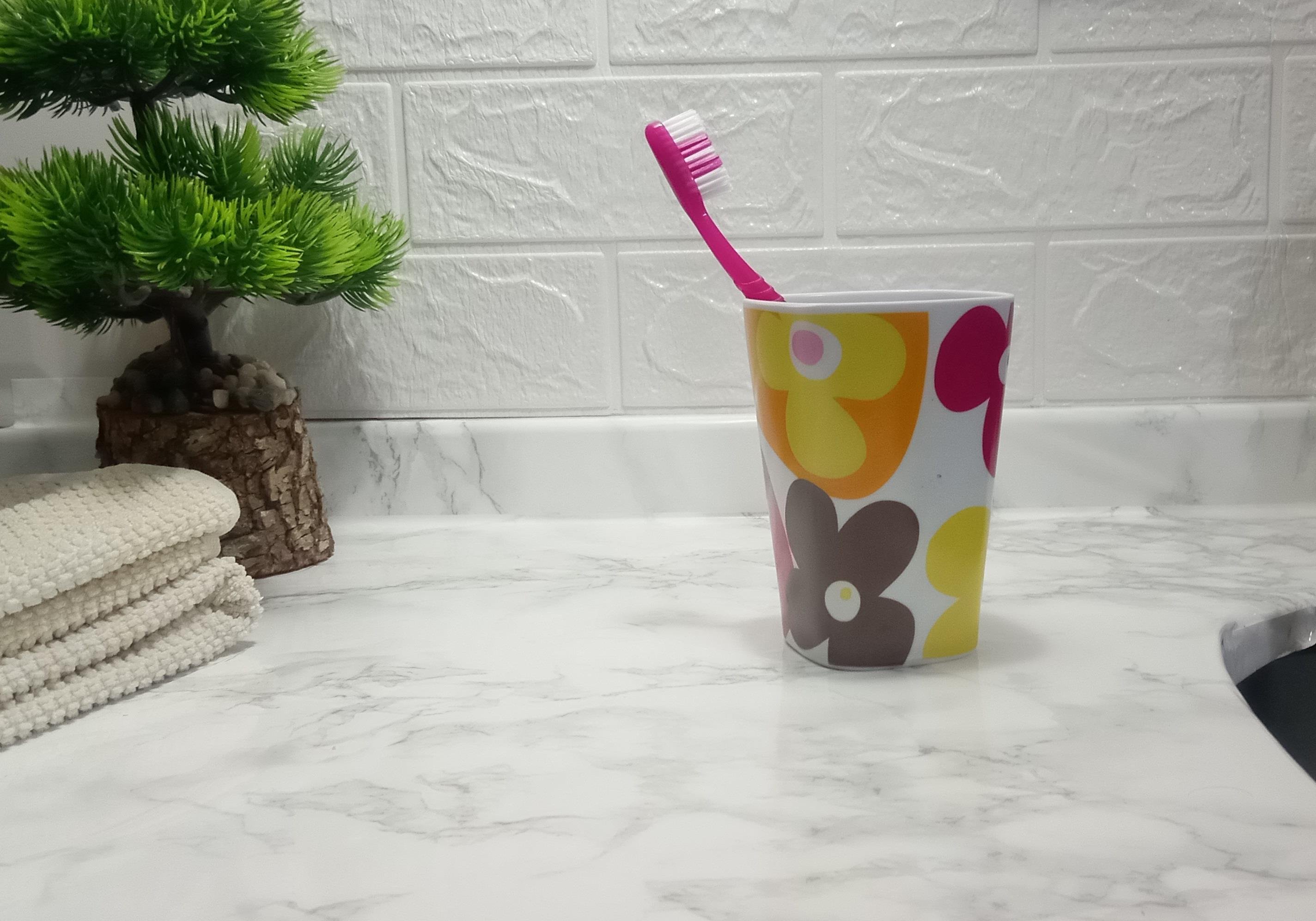 Diş Fırçalık Ve Macun Kabi Kırmızı Papatya 7x7x11cm 300ml