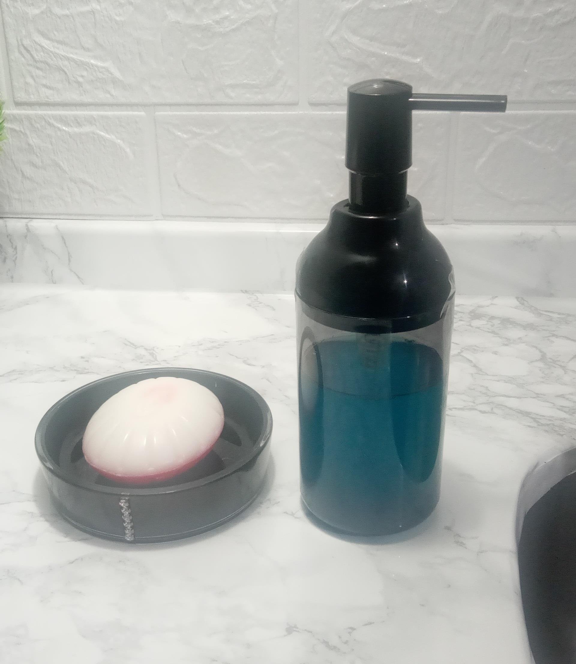 Füme Siyah Akrilik Sıvı Sabunluk Ve Siyah Taşlı Sabunluk 2 Li Banyo Seti