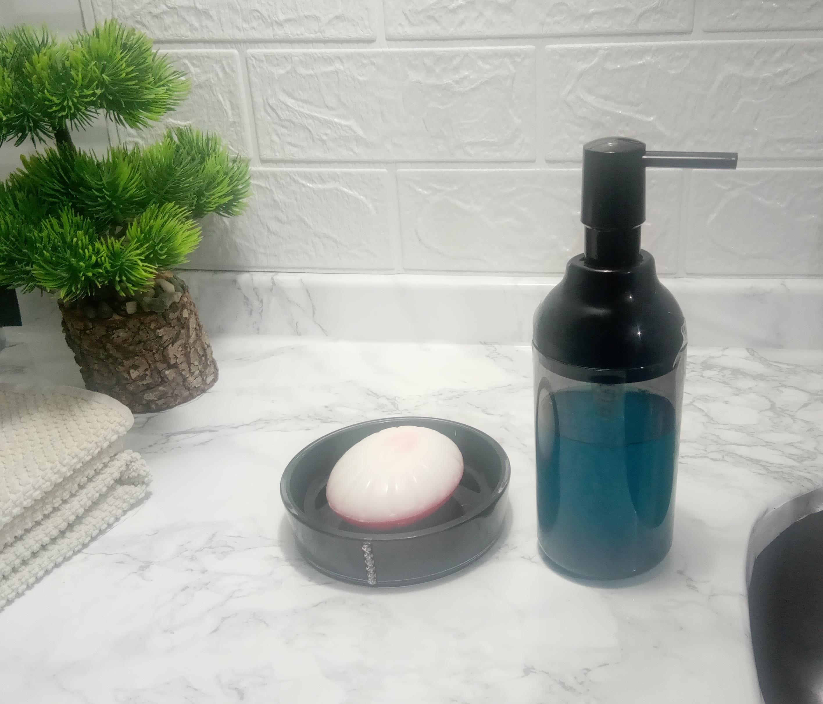 Füme Siyah Akrilik Sıvı Sabunluk Ve Siyah Taşlı Sabunluk 2 Li Banyo Seti