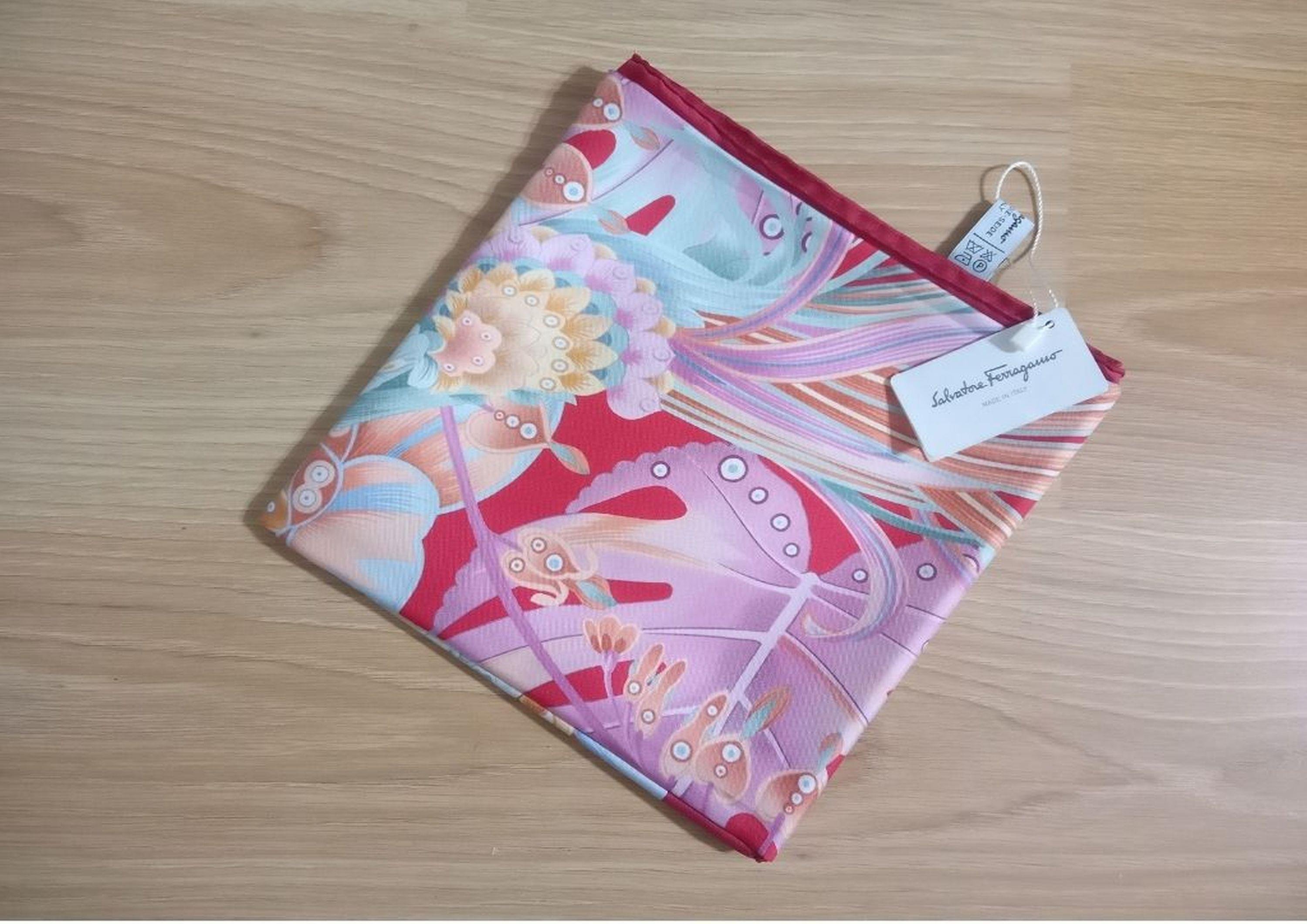 Orjinal İtalyan Salvatore Ferragamo Marka İpek Eşarp,Fular,Şal 86X88Cm