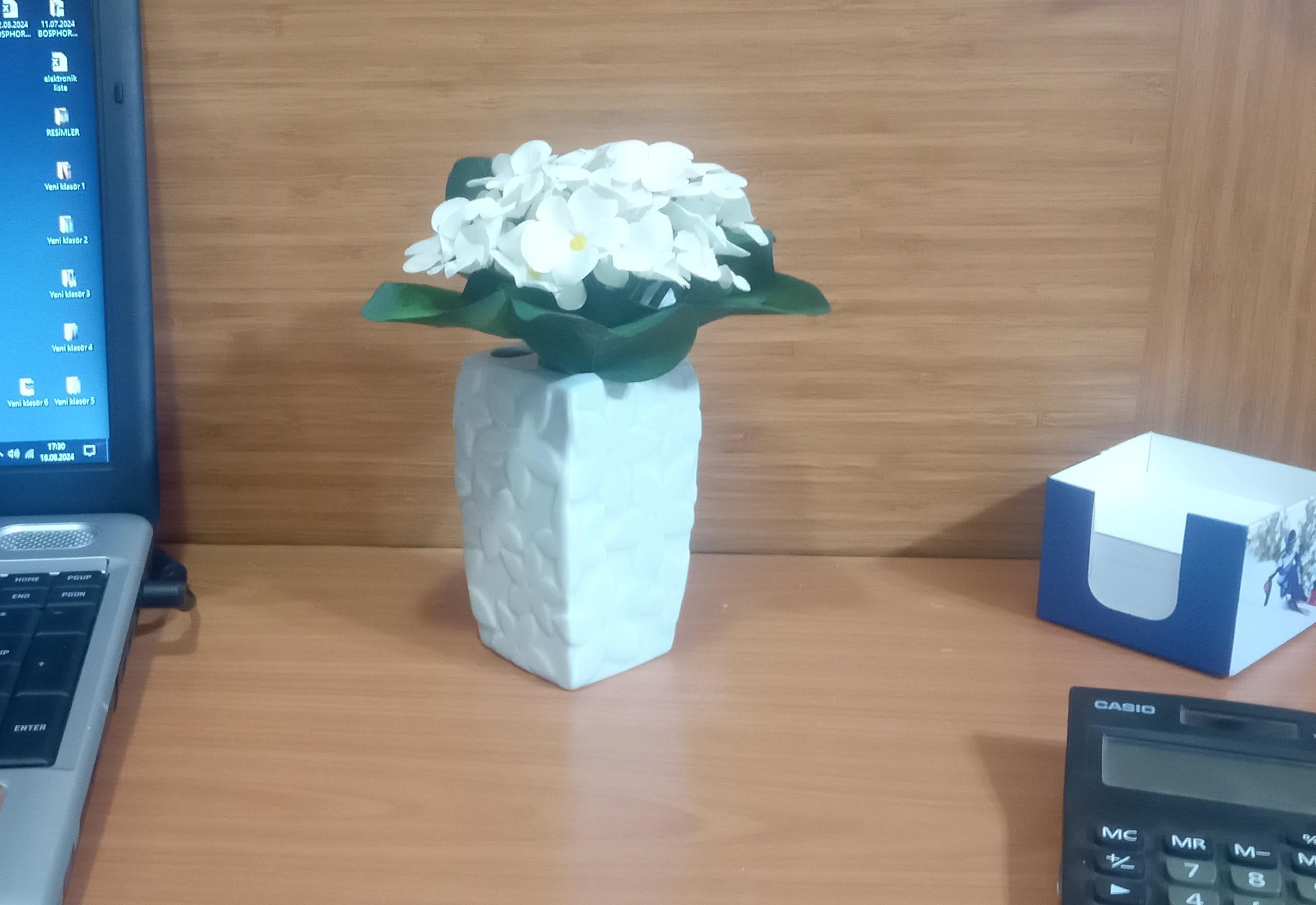 Vazoda Çiçek,Beyaz Yapay Çiçek,Vazo Dekoratif Çiçekli Su Yeşili 7X7X17Cm   