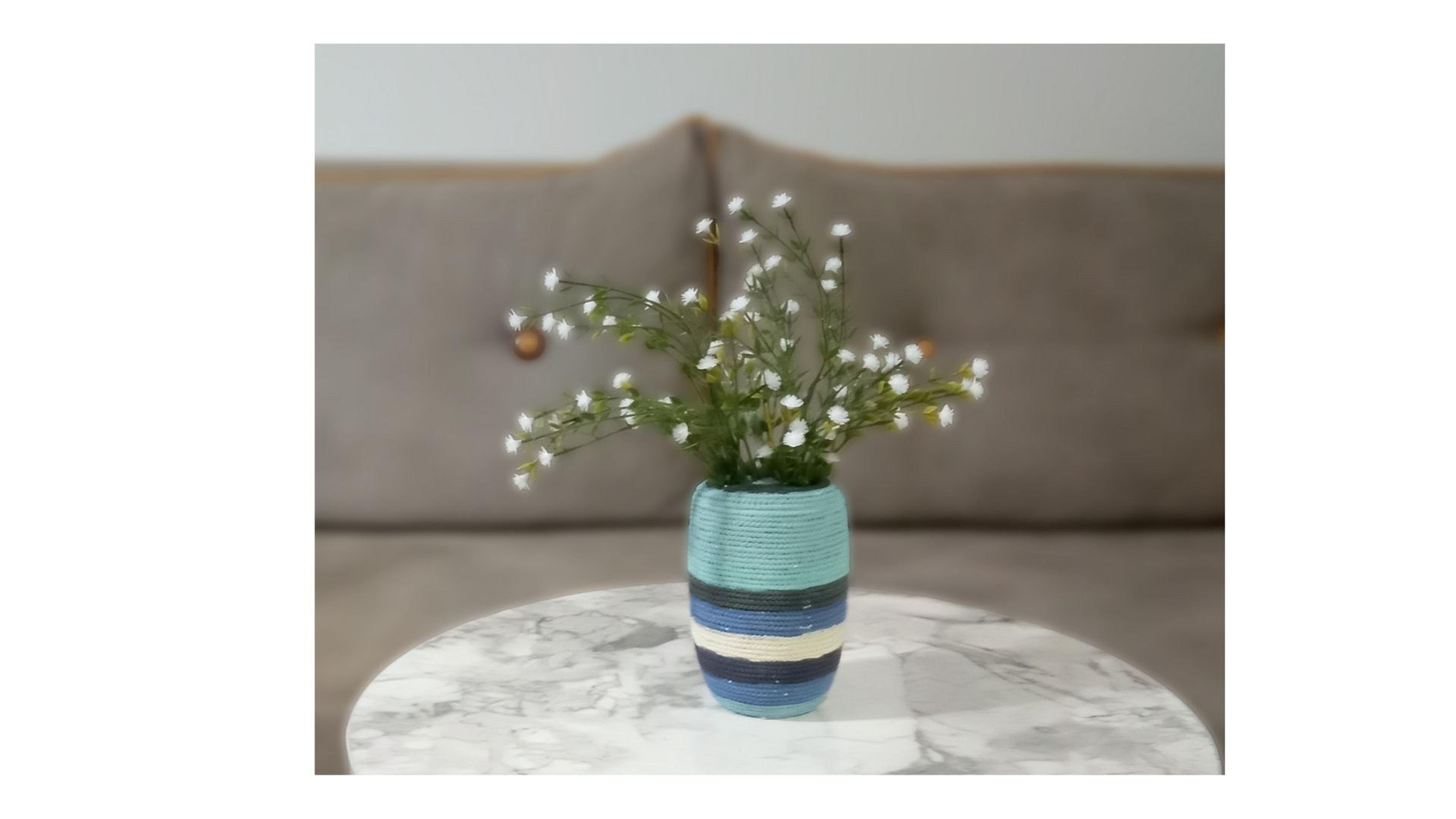 Vazoda Çiçek,Beyaz Yapay Çiçek,Vazo Dekoratif Mavi Örgü Poliresin 7X7X16Cm 