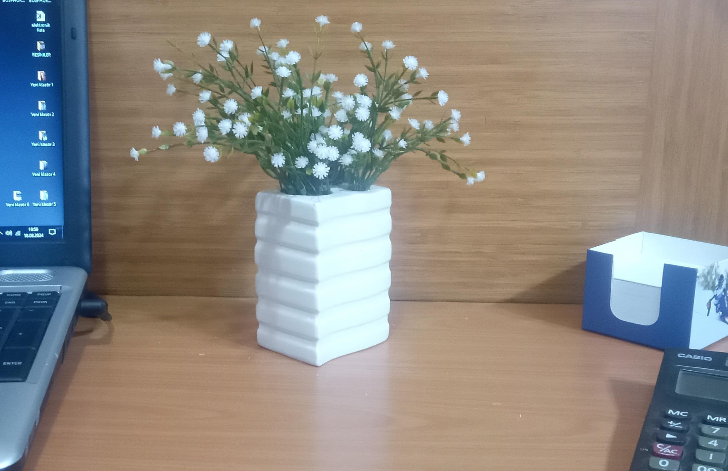 Vazoda Çiçek,Beyaz Yapay Çiçek,Vazo Dekoratif Kare Çizgili 8X6X16Cm