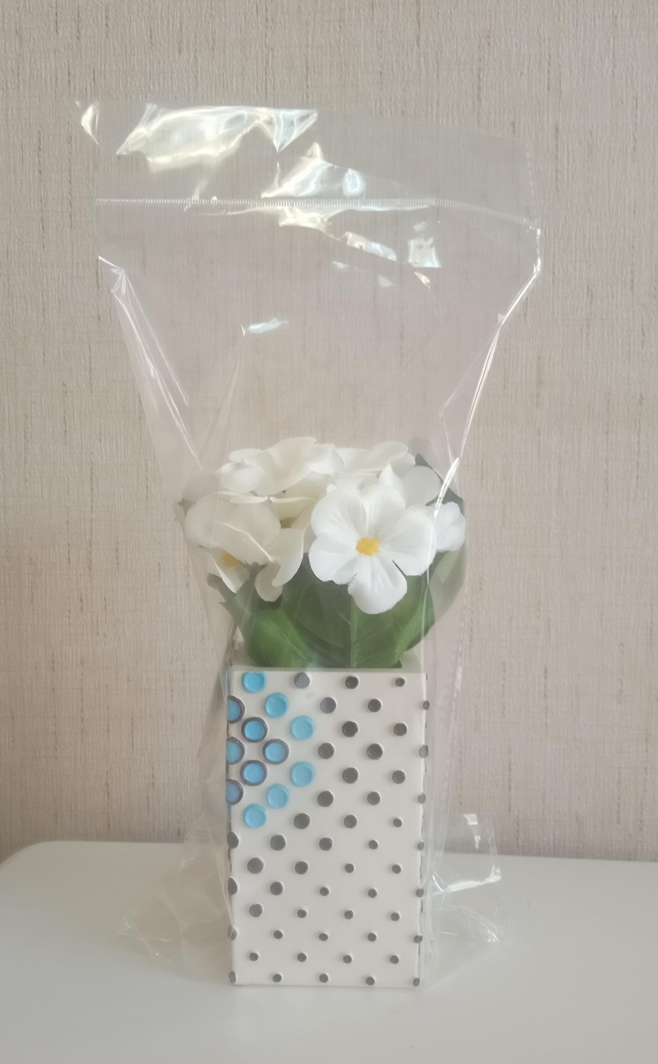 Vazoda Çiçek,Beyaz Yapay Çiçek,Vazo Dekoratif  Puanlı Poliresin 6X6X15Cm 