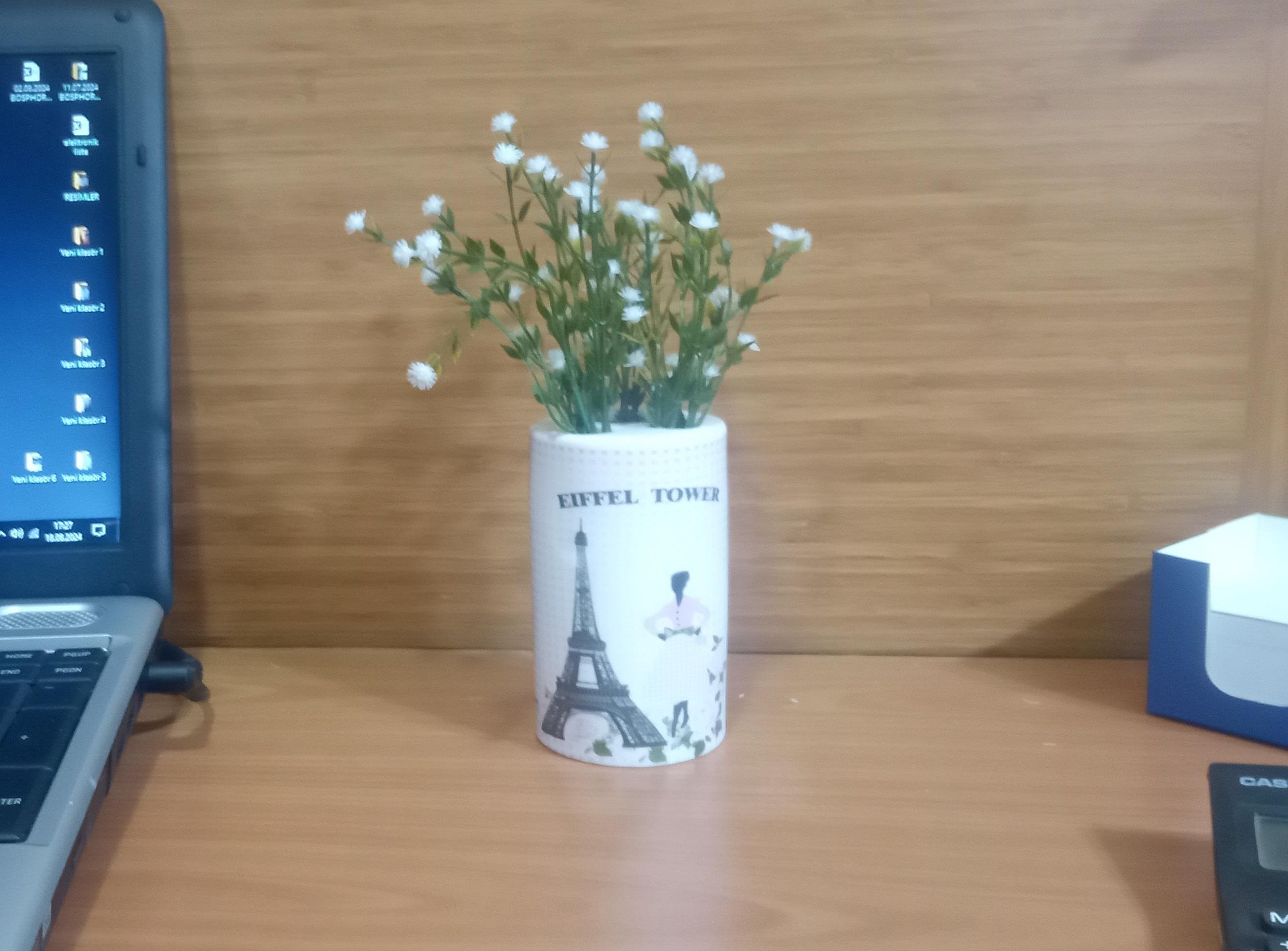 Vazoda Çiçek,Beyaz Yapay Çiçek,Vazo Dekoratif  Eyfel Kulesi 7X7X16Cm