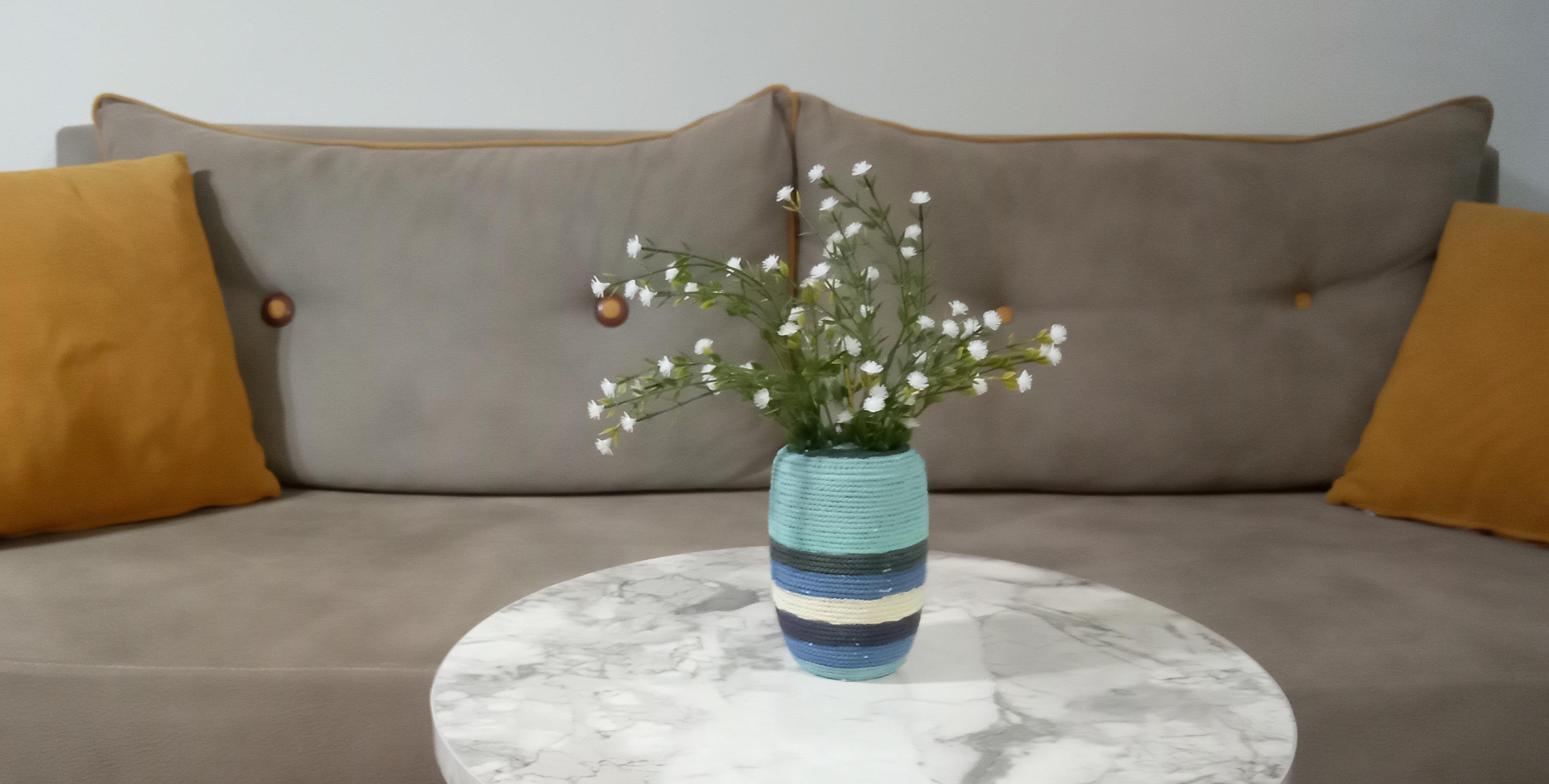 Vazoda Çiçek,Beyaz Yapay Çiçek,Vazo Dekoratif Mavi Örgü Poliresin 7X7X16Cm 