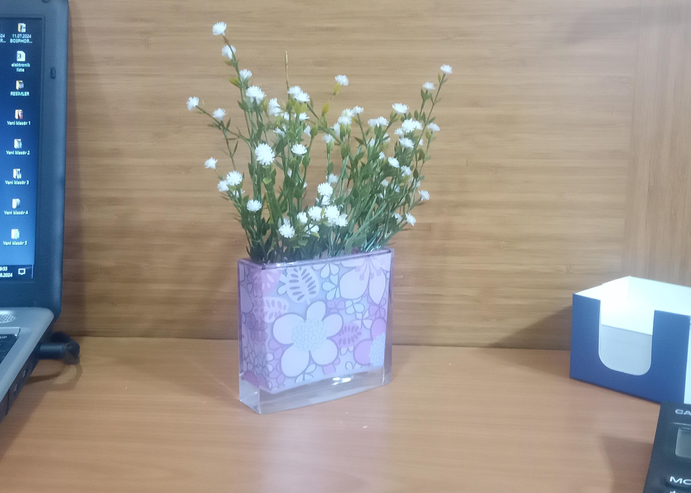 Vazoda Çiçek,Beyaz Yapay Çiçek,Vazo Dekoratif Pembe Çiçekli  10X15X3Cm  
